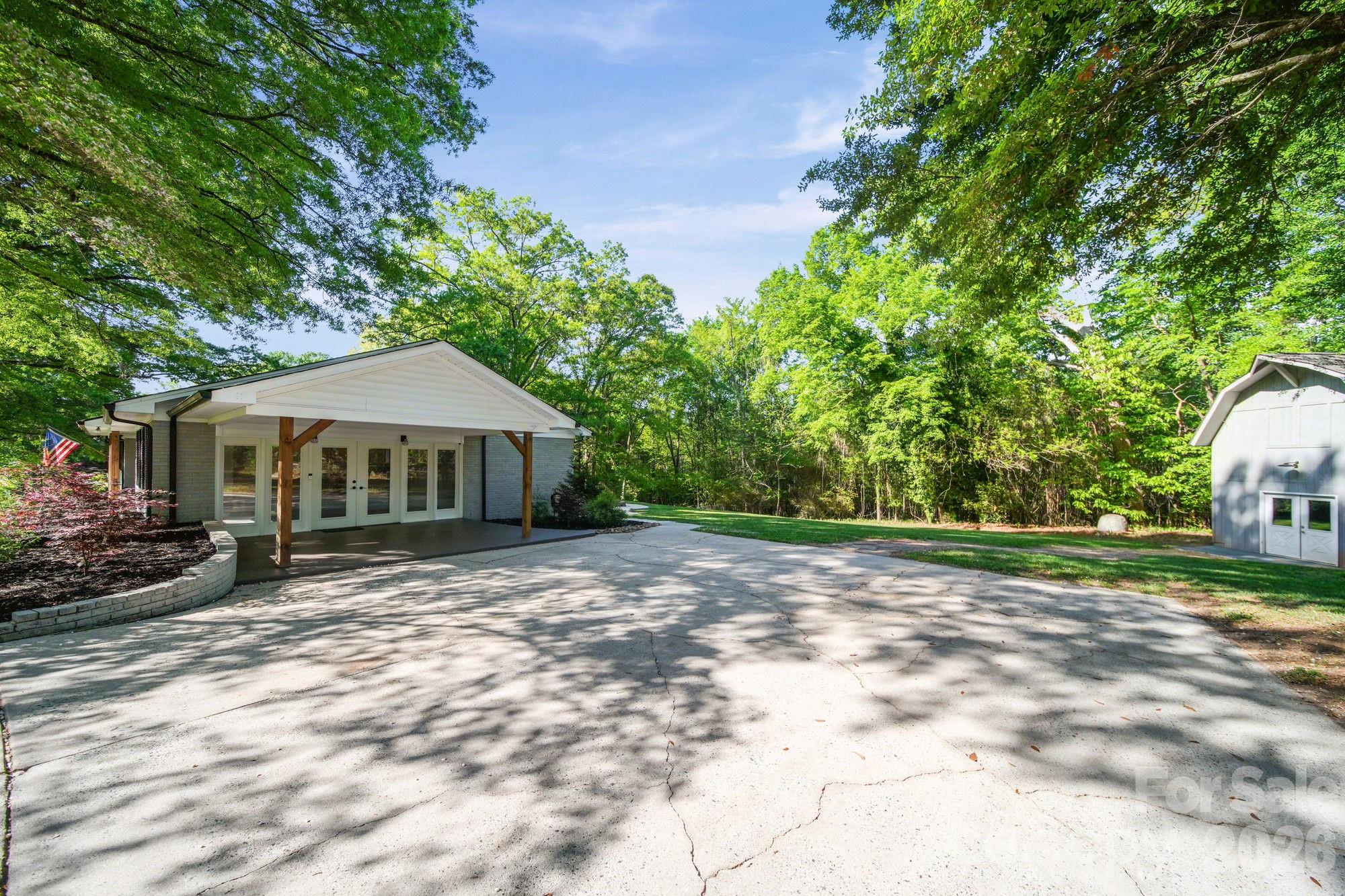 570 Crestside Drive SE — Concord