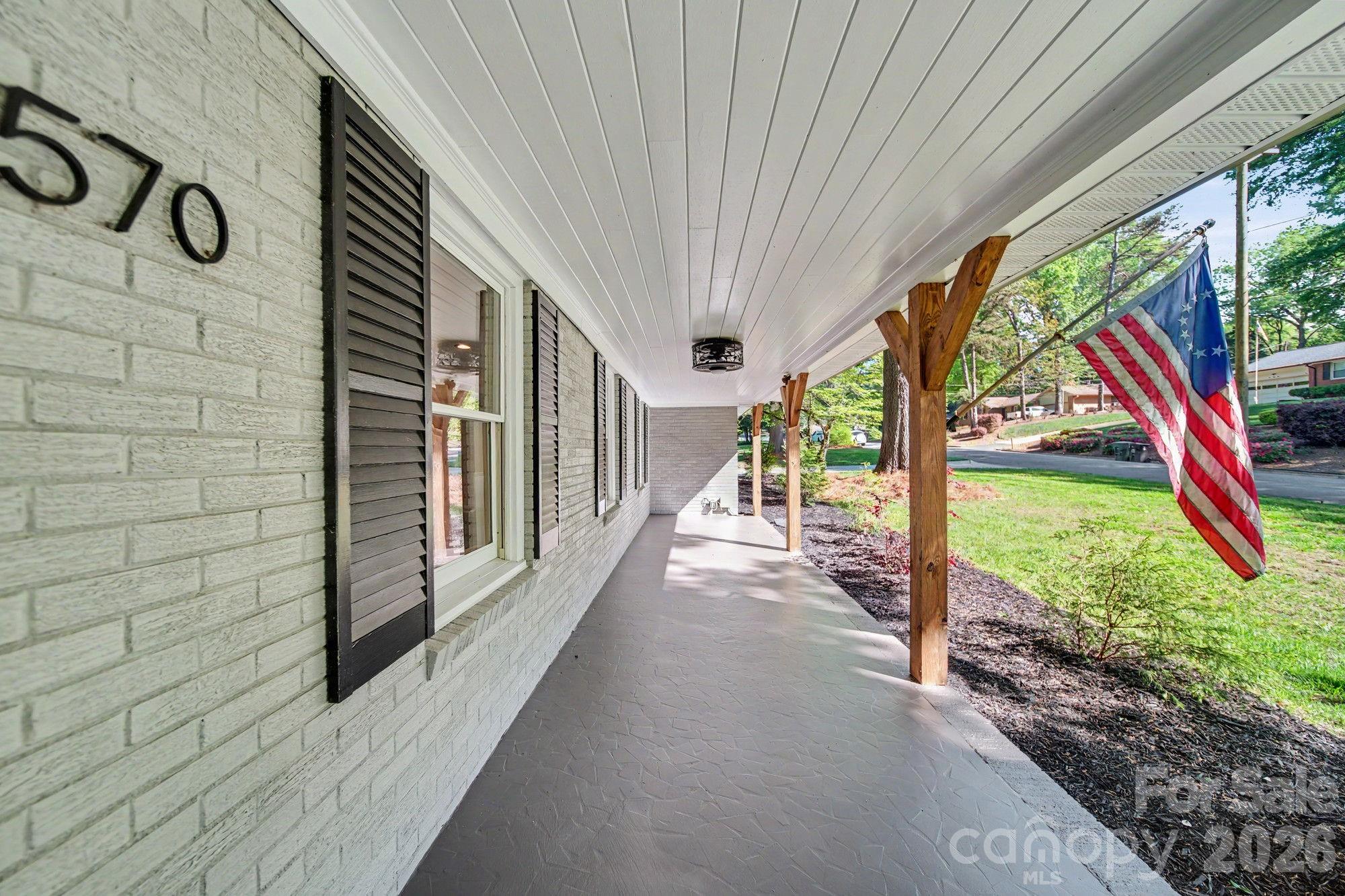 570 Crestside Drive SE — Concord
