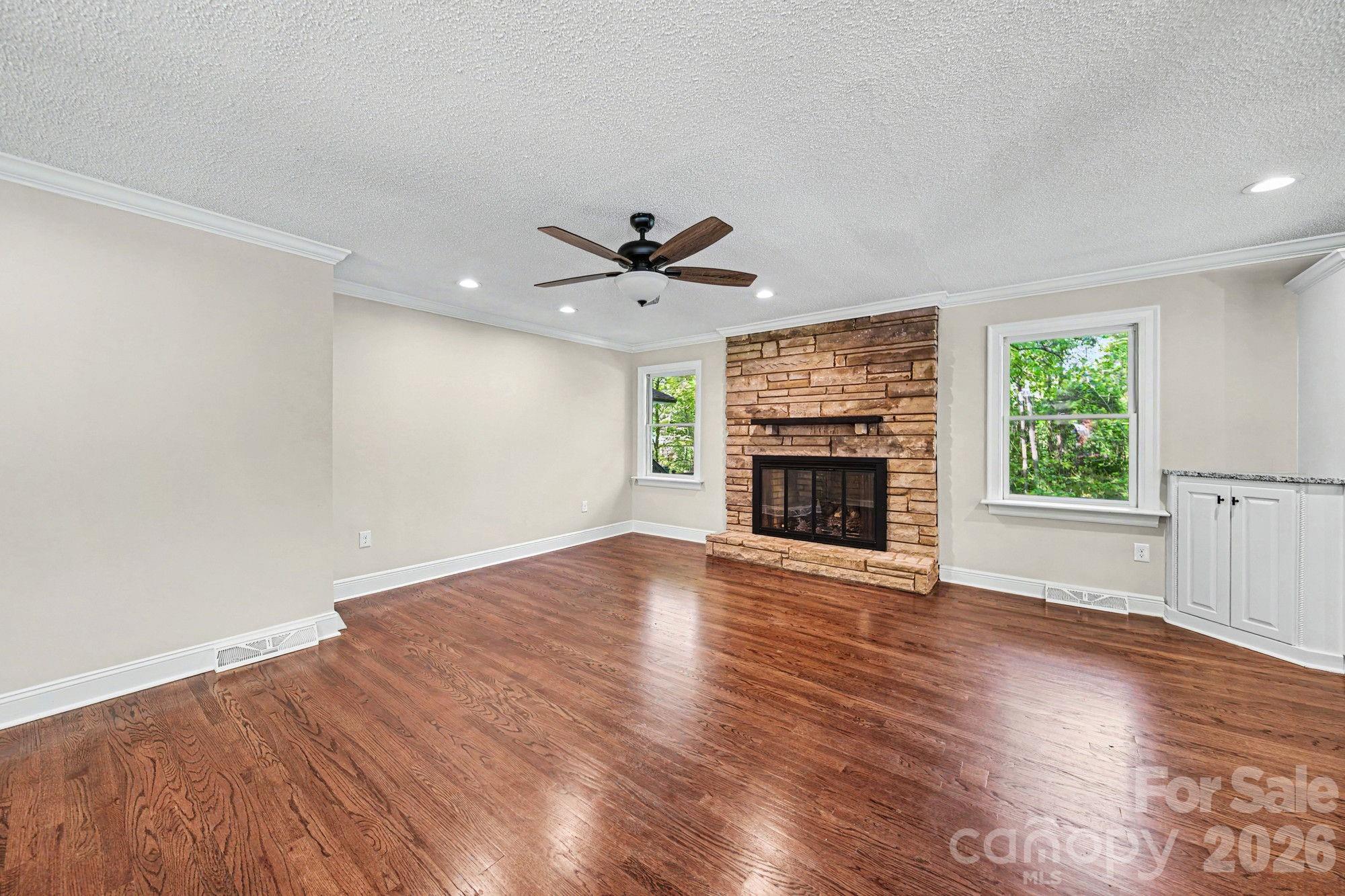 570 Crestside Drive SE — Concord