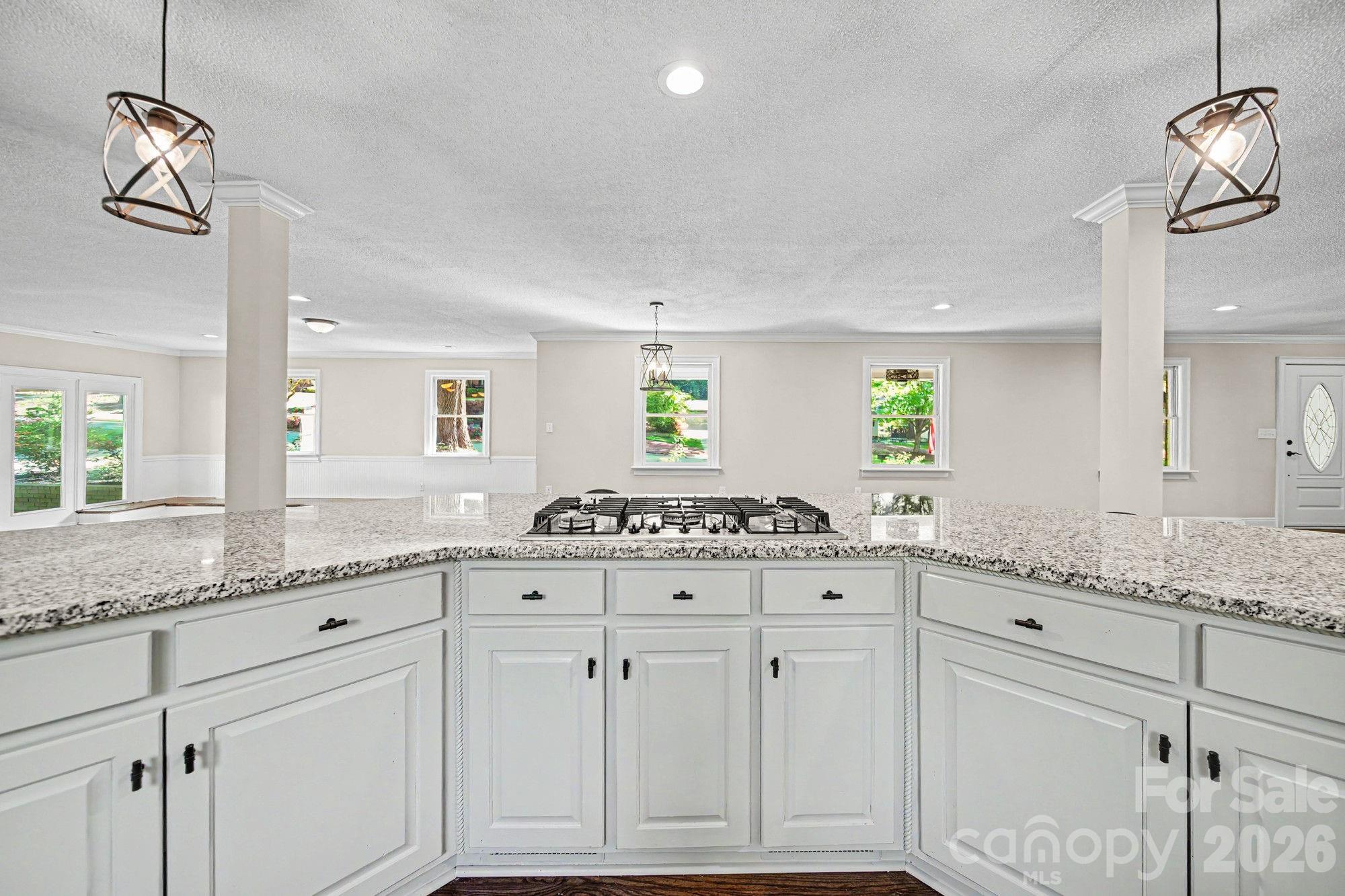 570 Crestside Drive SE — Concord