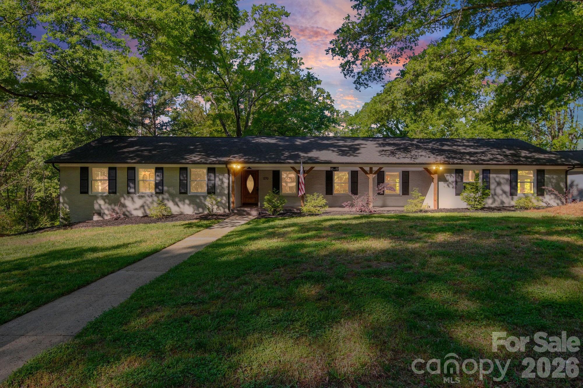 570 Crestside Drive SE — Concord