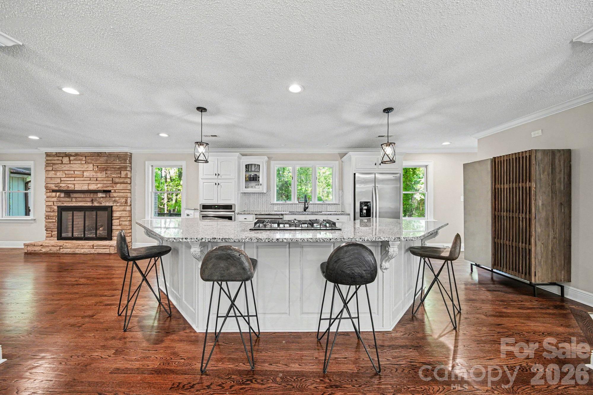 570 Crestside Drive SE — Concord