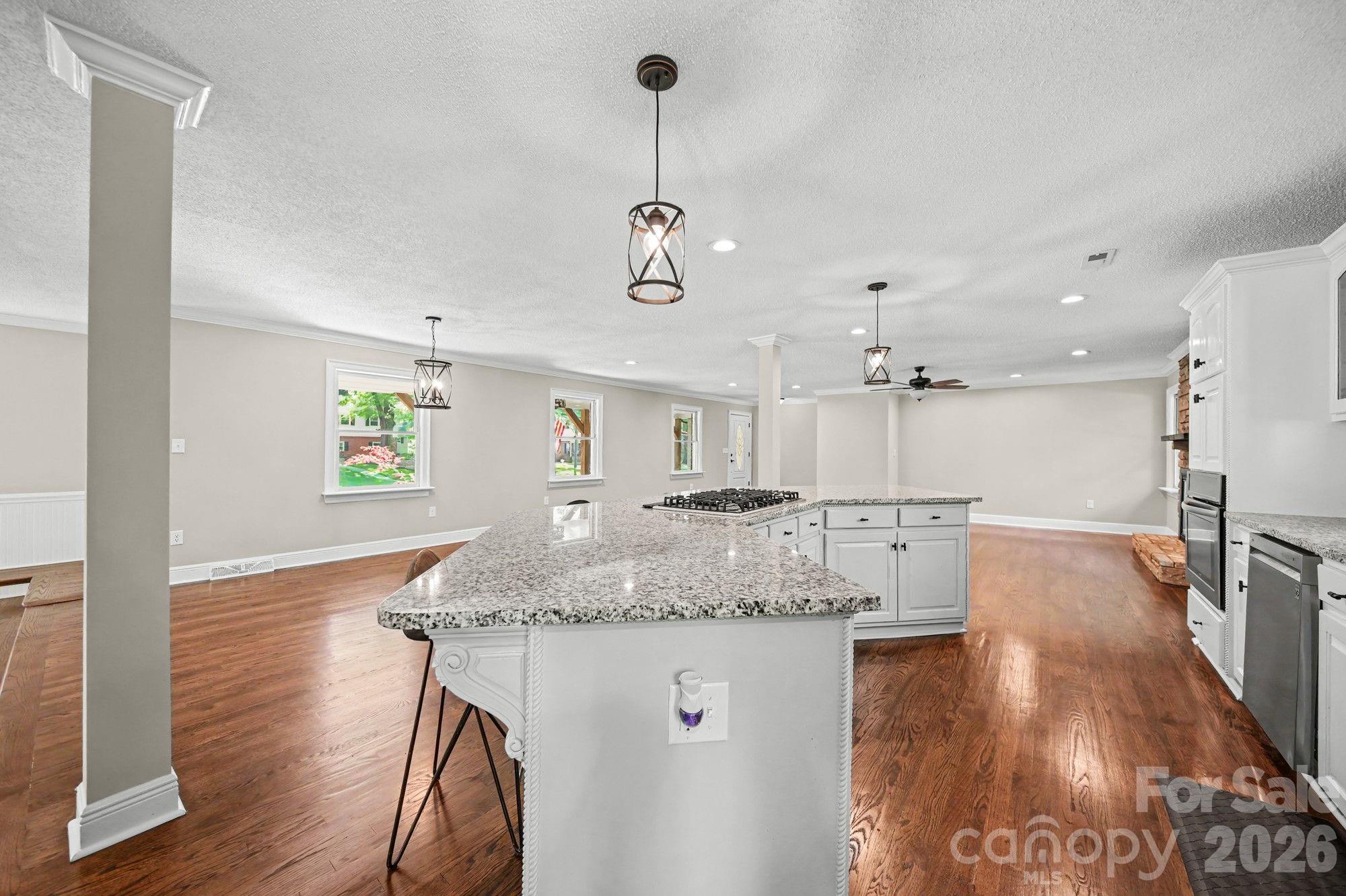 570 Crestside Drive SE — Concord