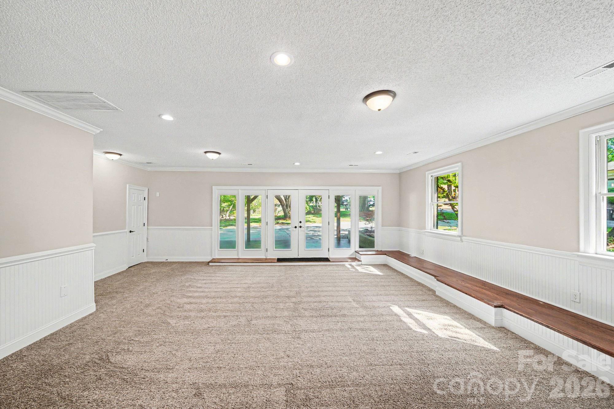 570 Crestside Drive SE — Concord
