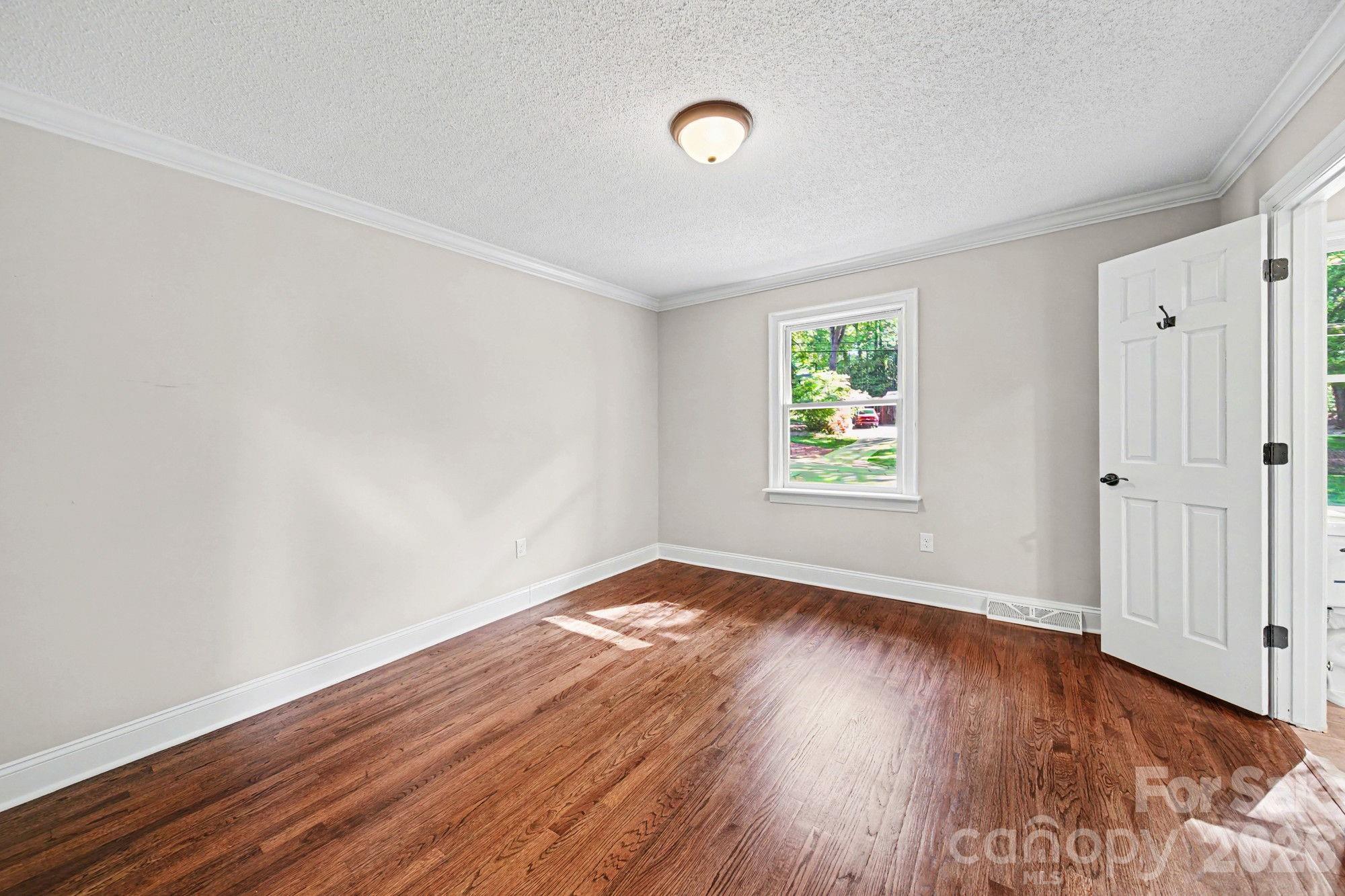 570 Crestside Drive SE — Concord