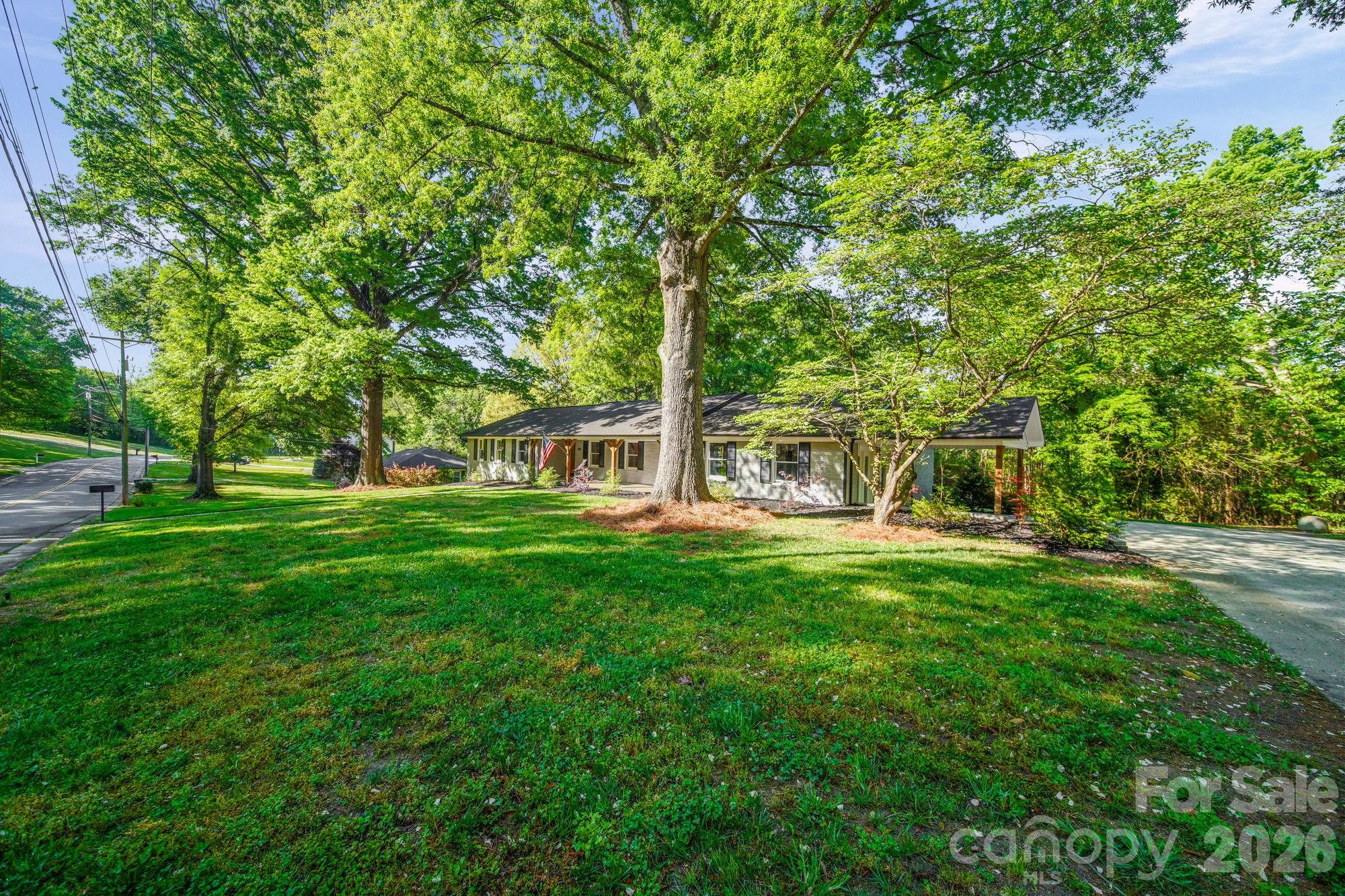 570 Crestside Drive SE — Concord