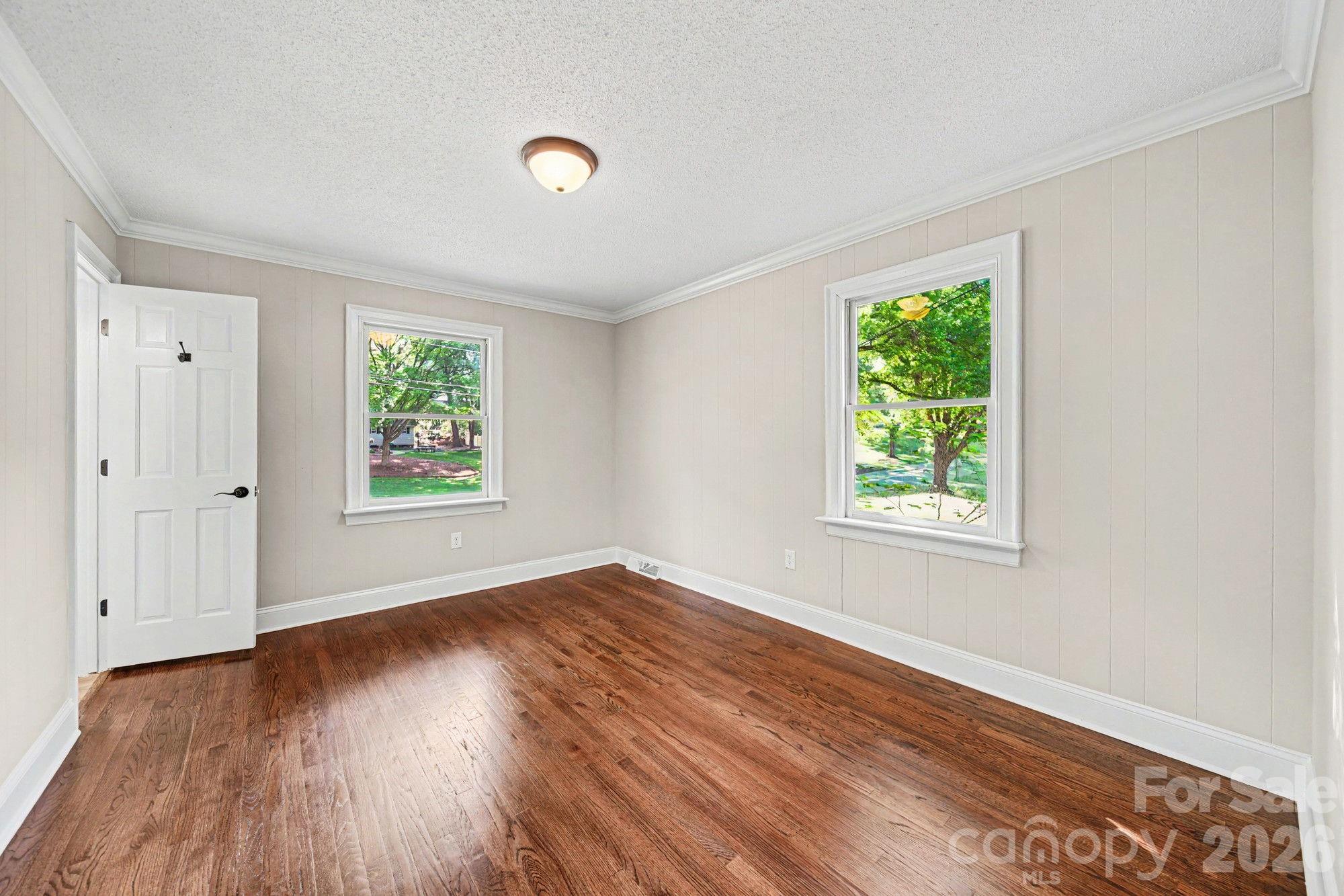 570 Crestside Drive SE — Concord