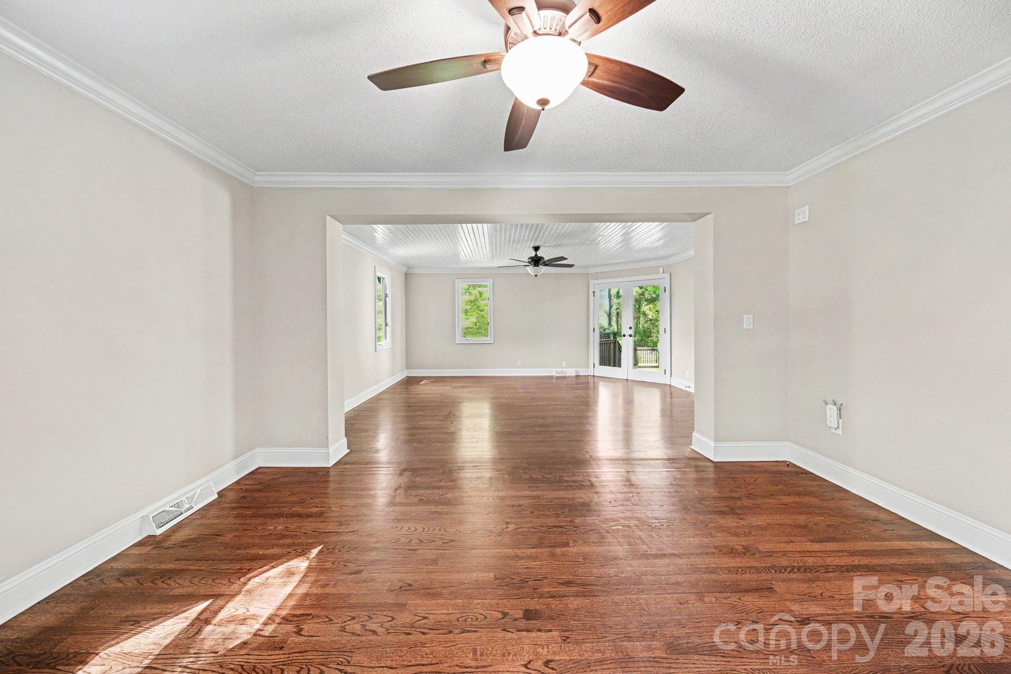 570 Crestside Drive SE — Concord