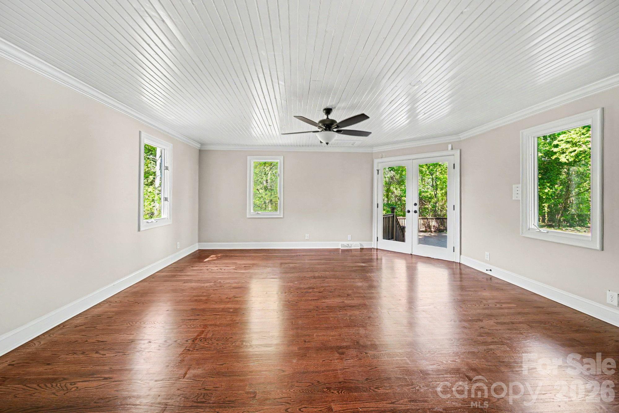 570 Crestside Drive SE — Concord