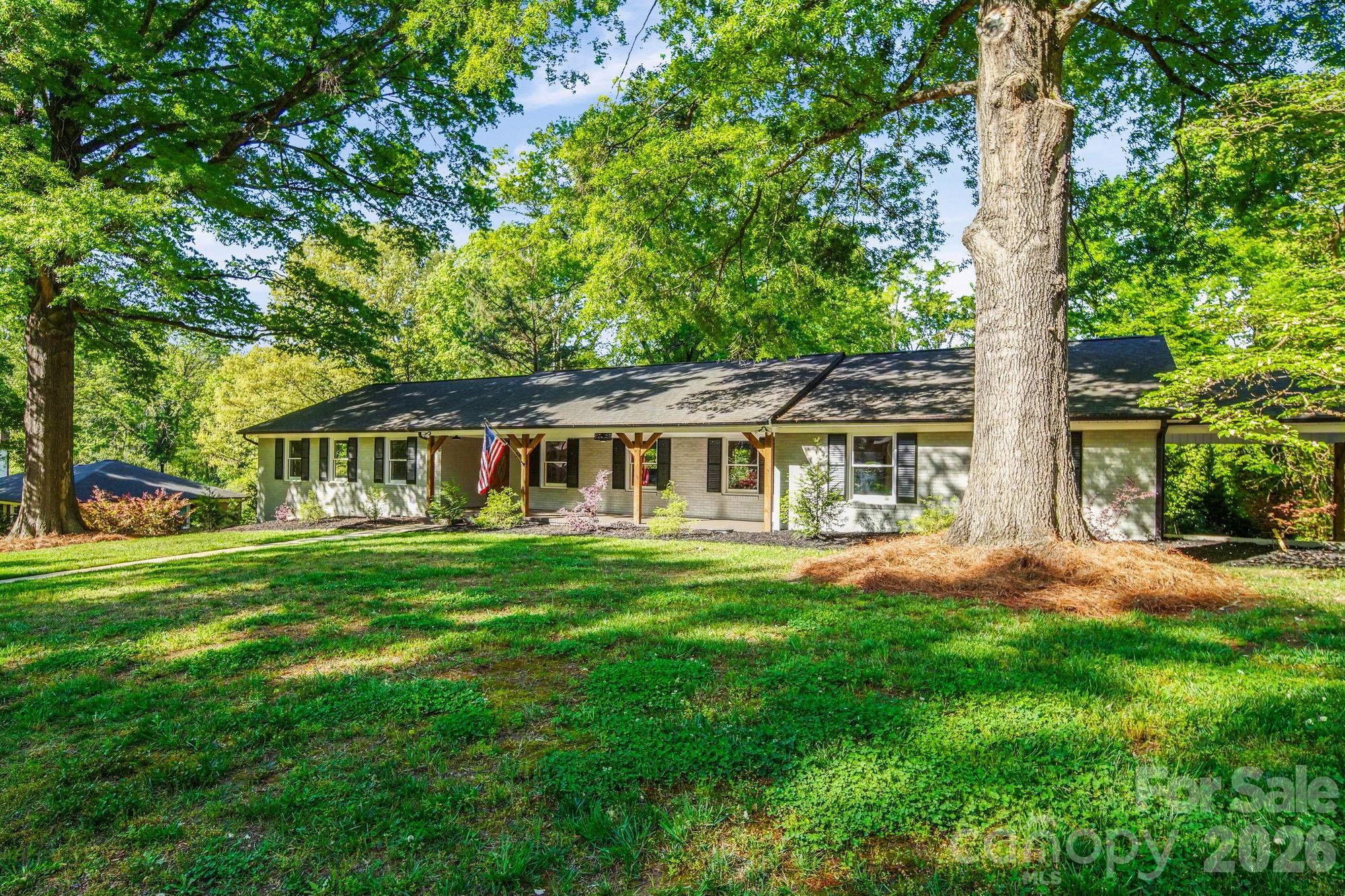 570 Crestside Drive SE — Concord