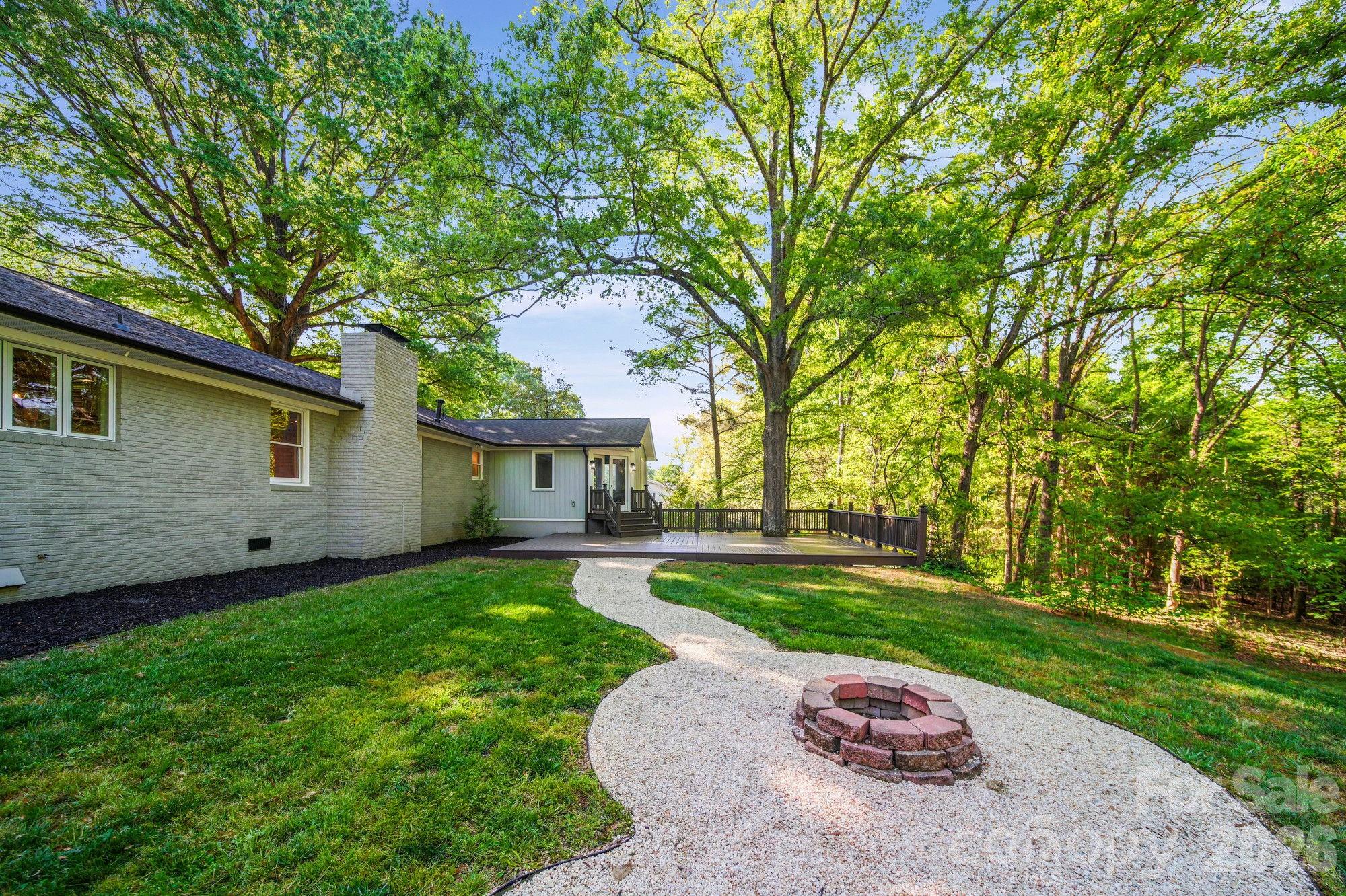 570 Crestside Drive SE — Concord