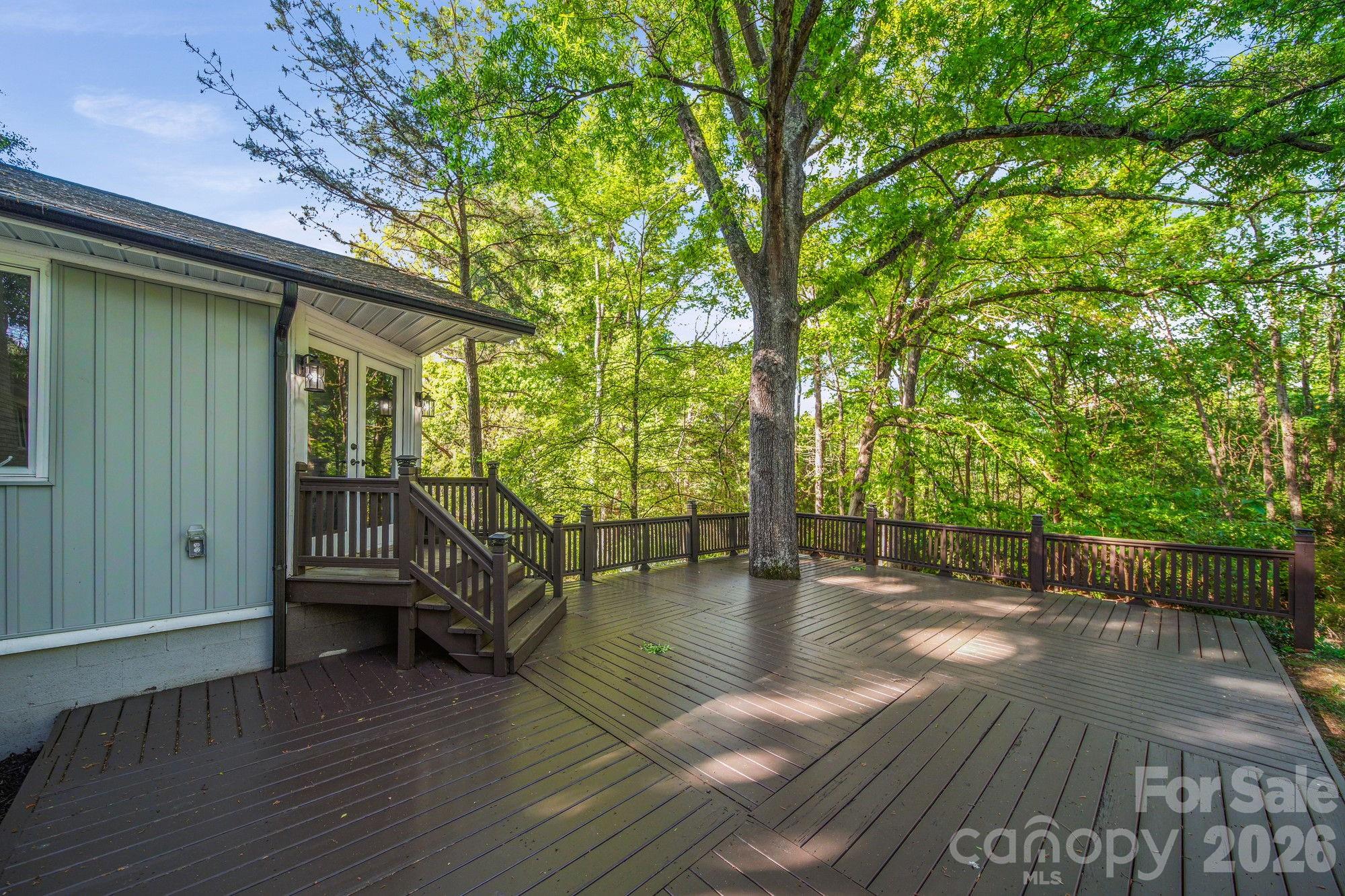 570 Crestside Drive SE — Concord