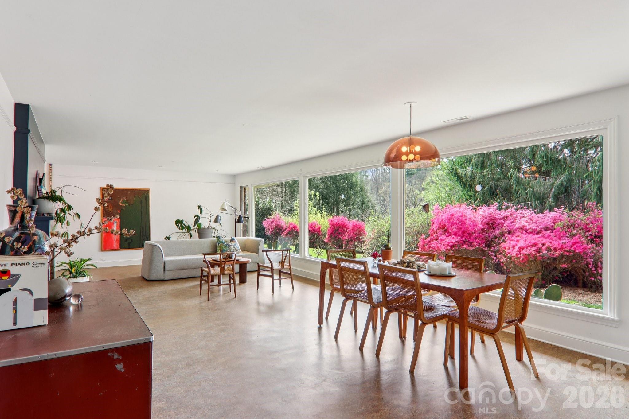 80 Sunset Drive — Marshall