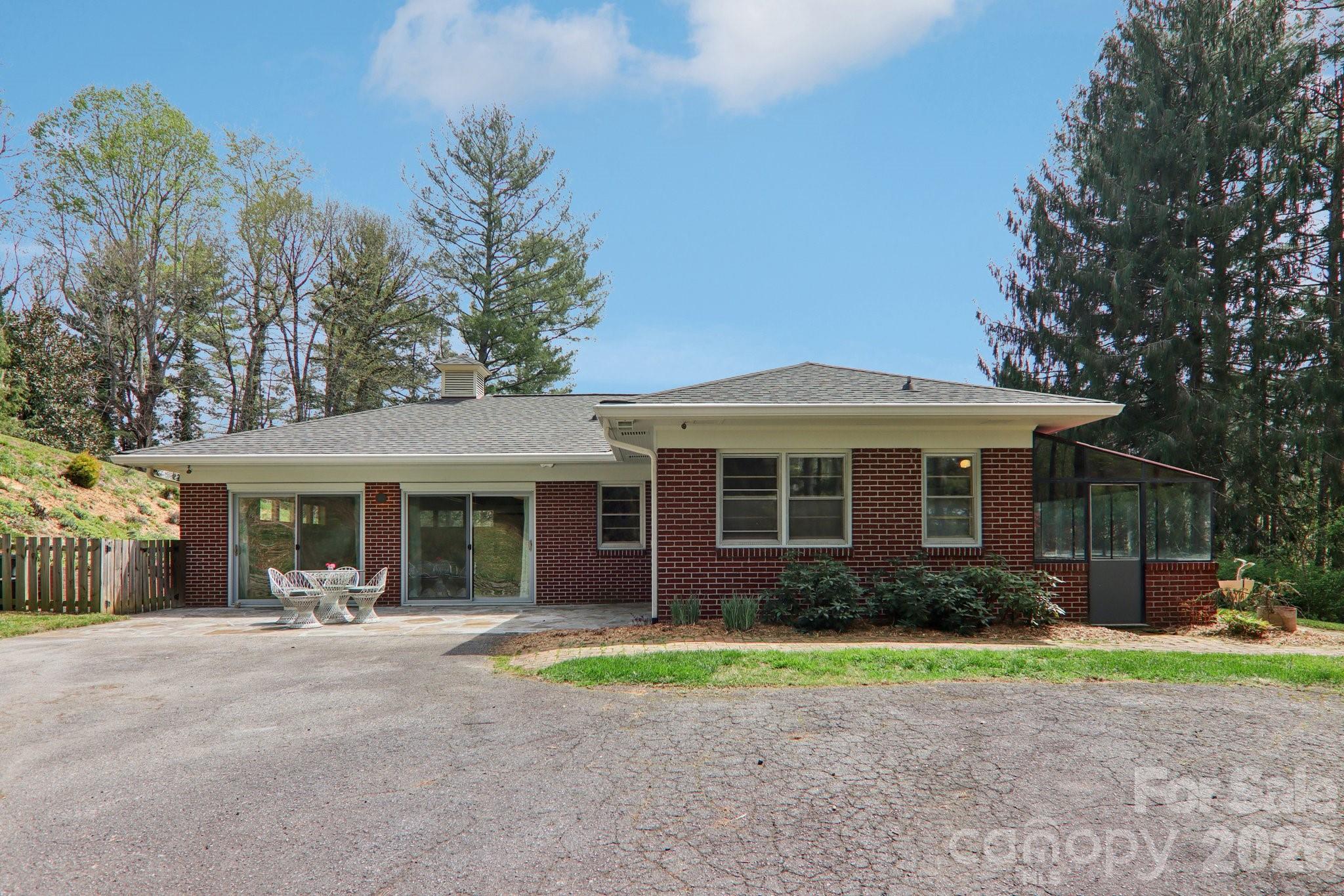 80 Sunset Drive — Marshall