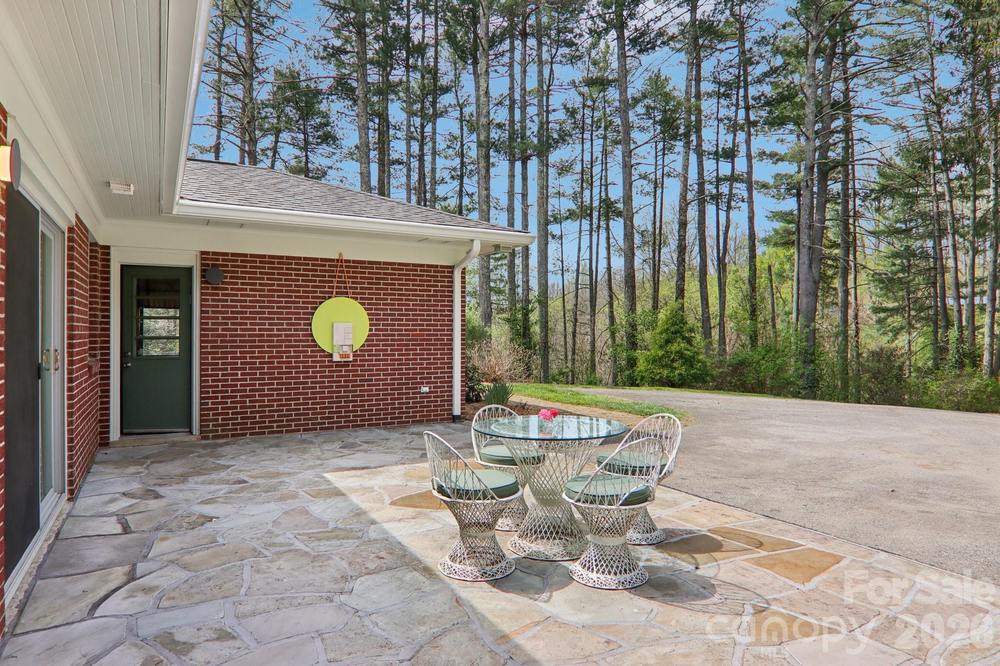 80 Sunset Drive — Marshall