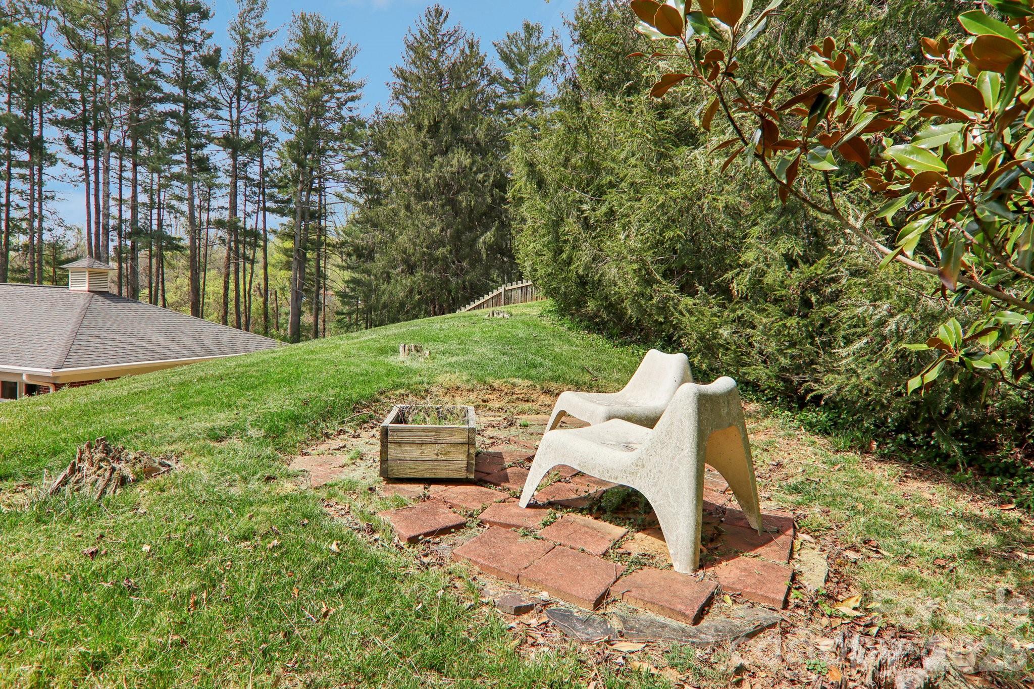 80 Sunset Drive — Marshall