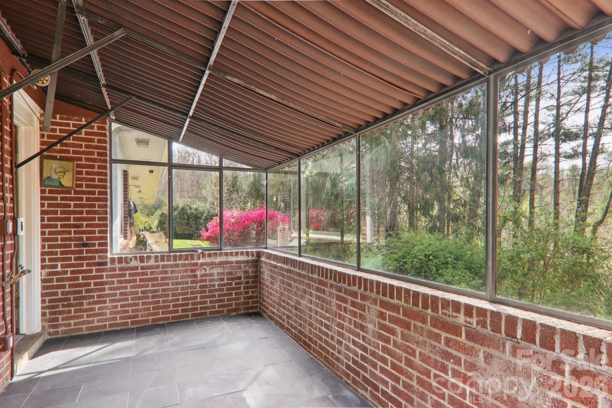 80 Sunset Drive — Marshall