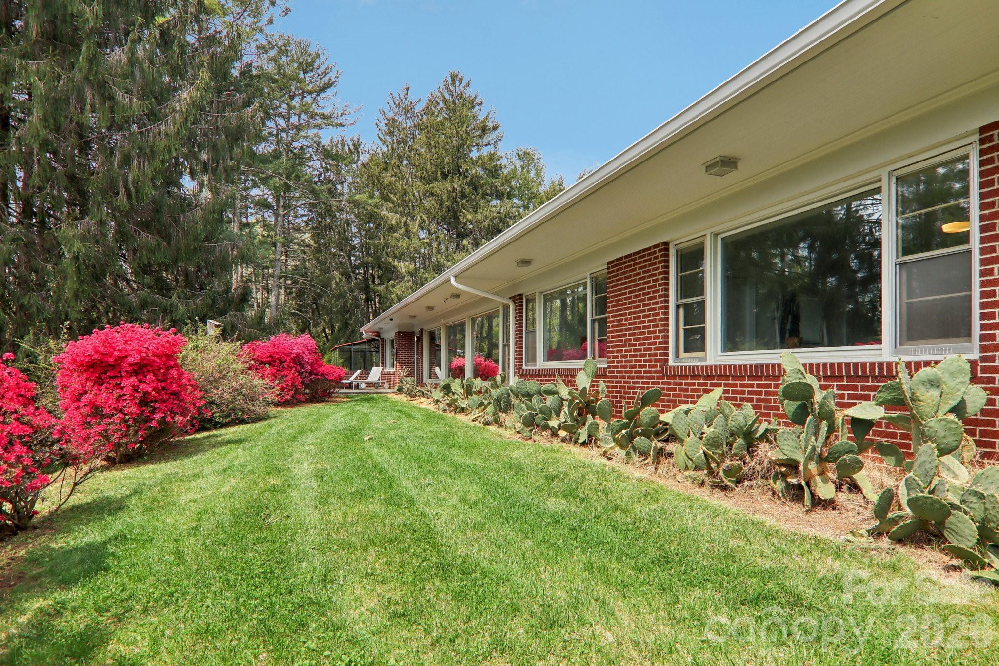 80 Sunset Drive — Marshall