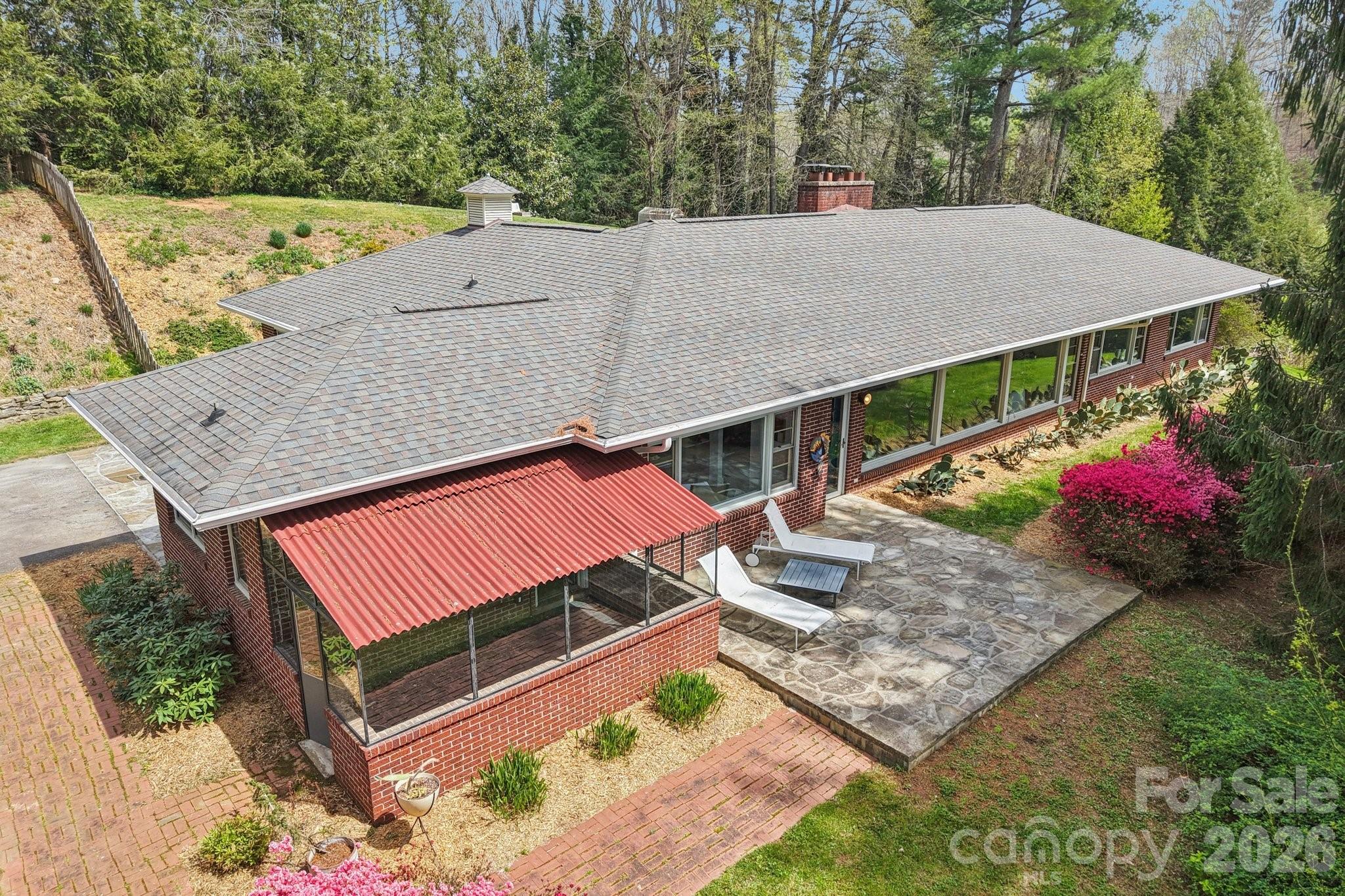 80 Sunset Drive — Marshall