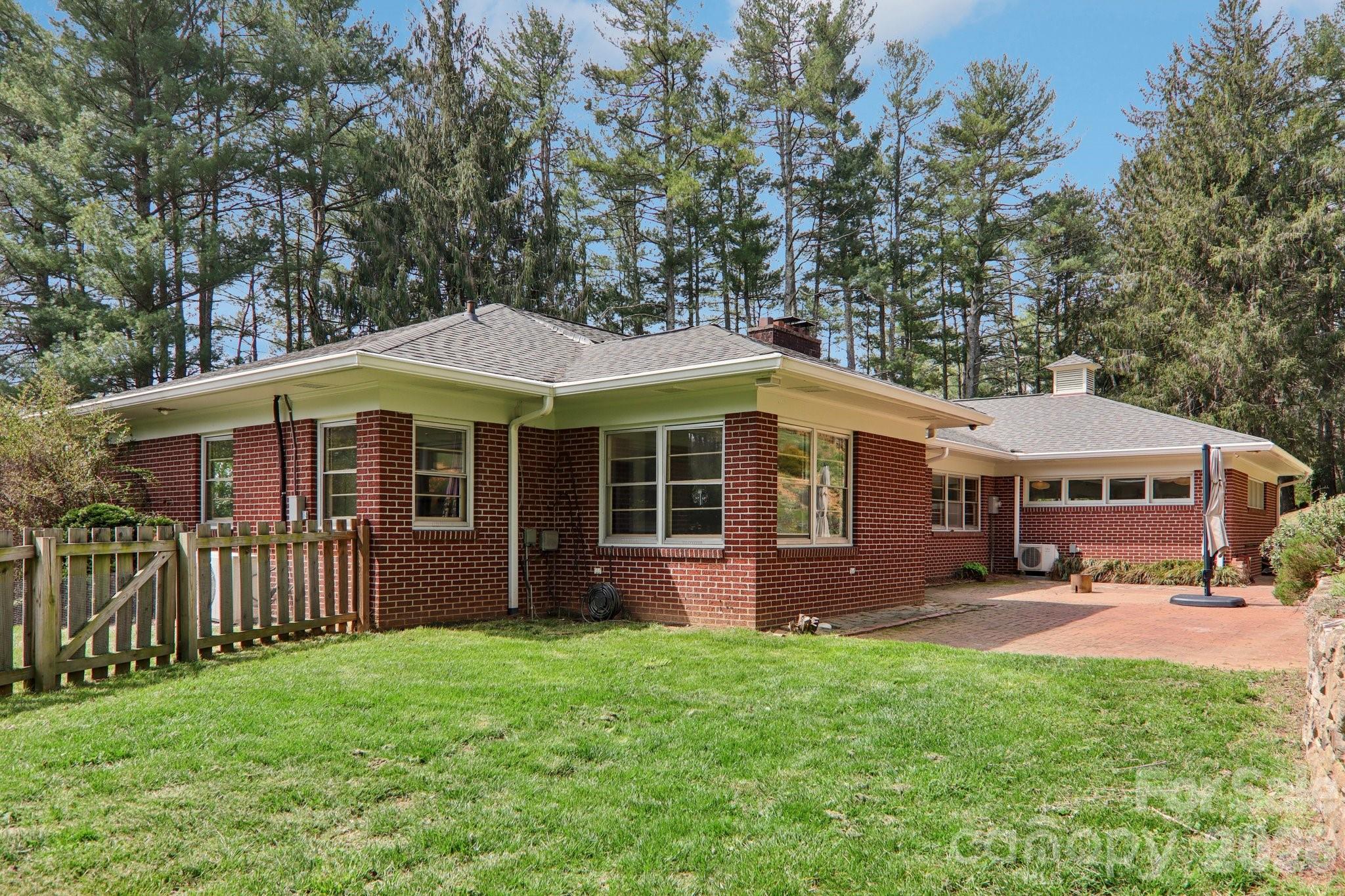 80 Sunset Drive — Marshall