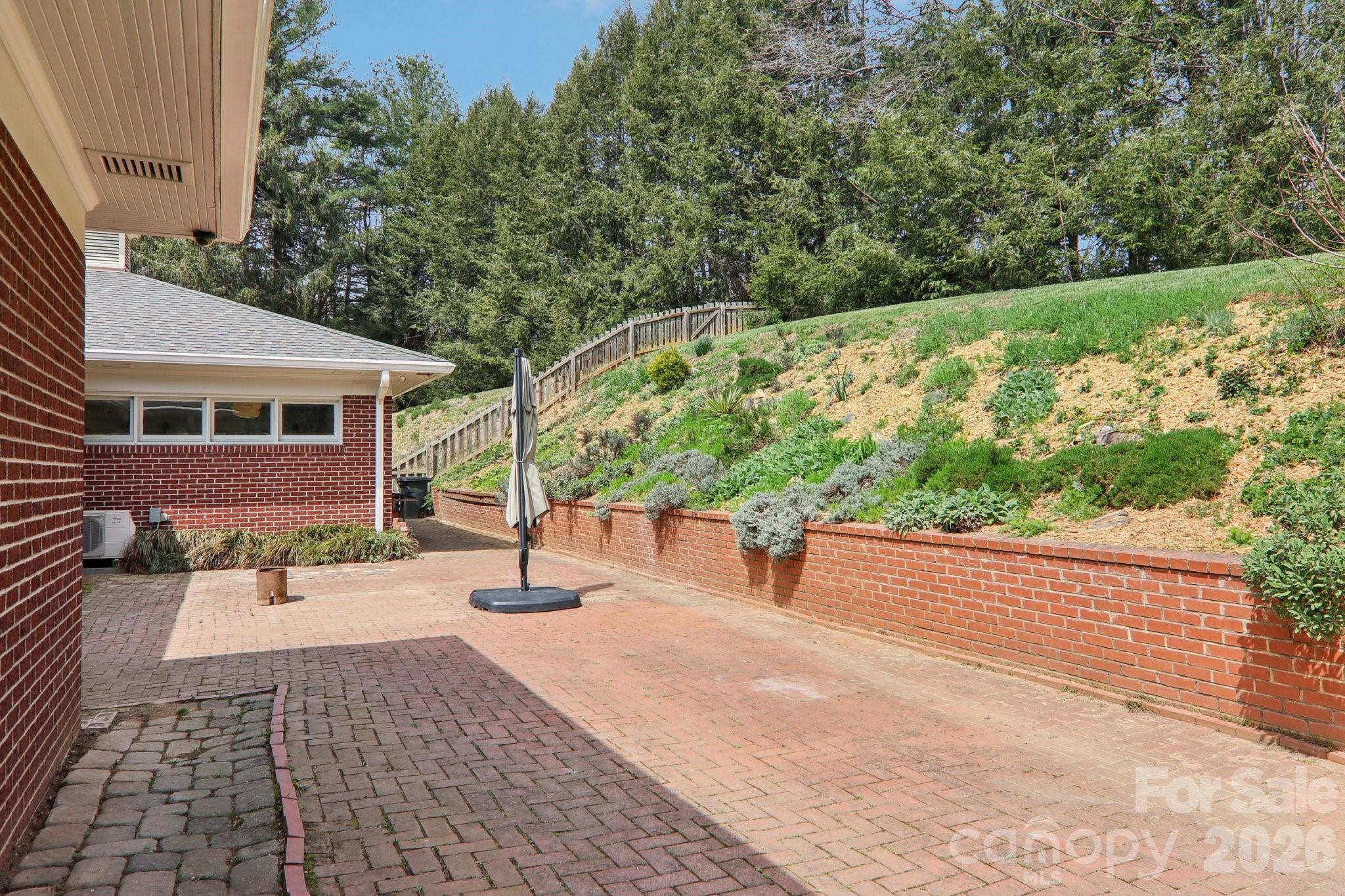 80 Sunset Drive — Marshall