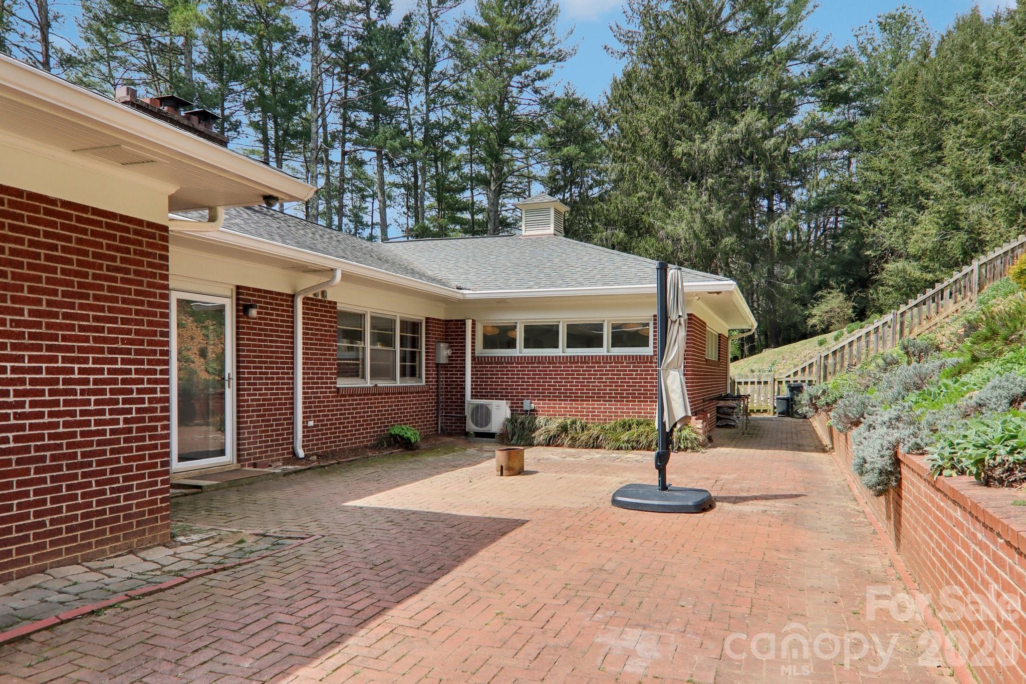80 Sunset Drive — Marshall