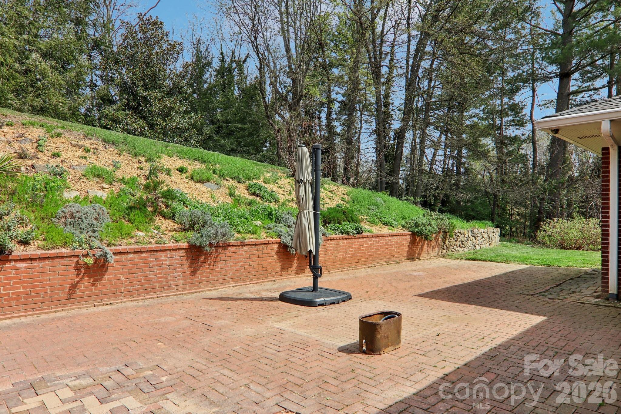 80 Sunset Drive — Marshall