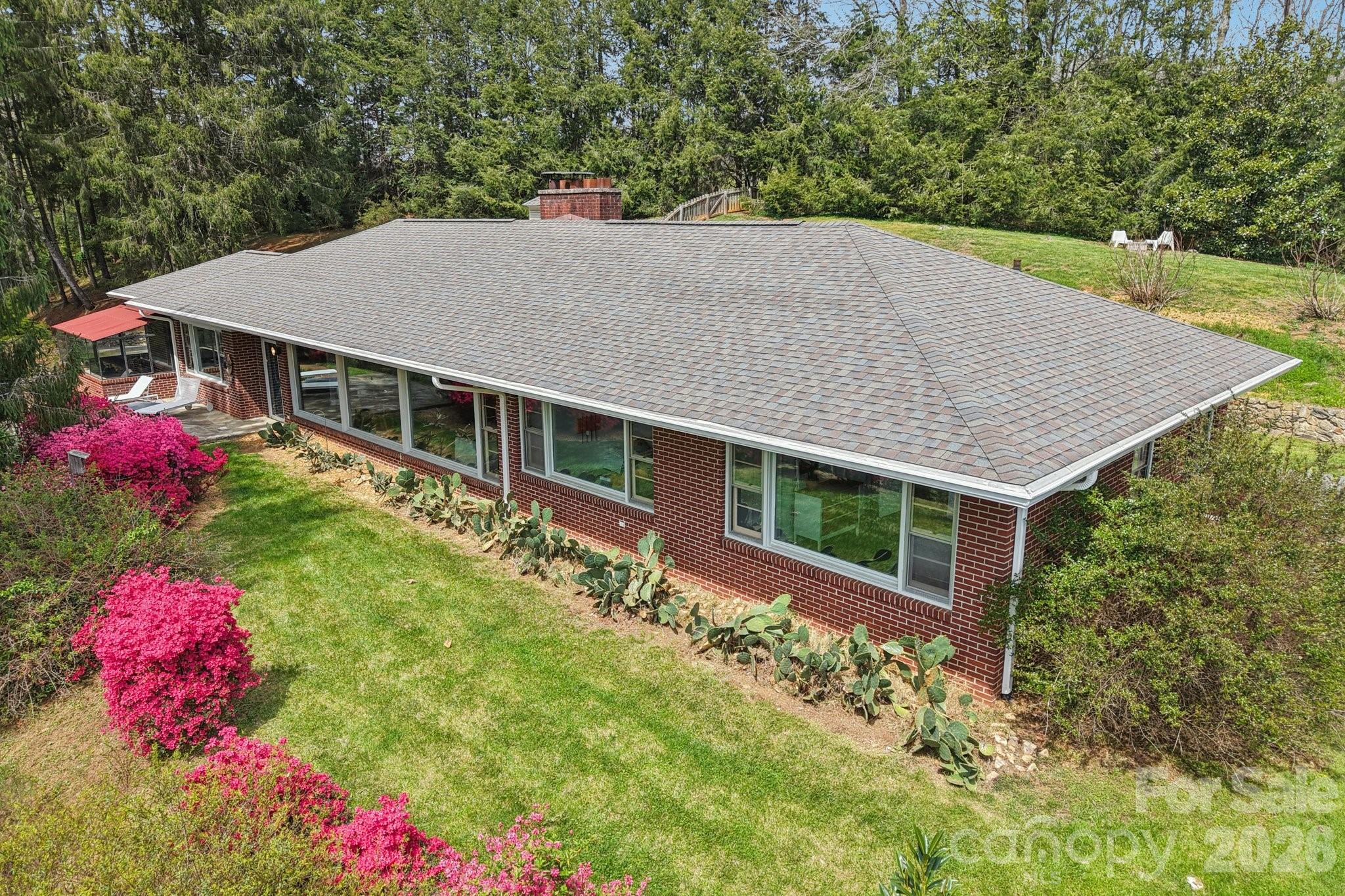 80 Sunset Drive — Marshall