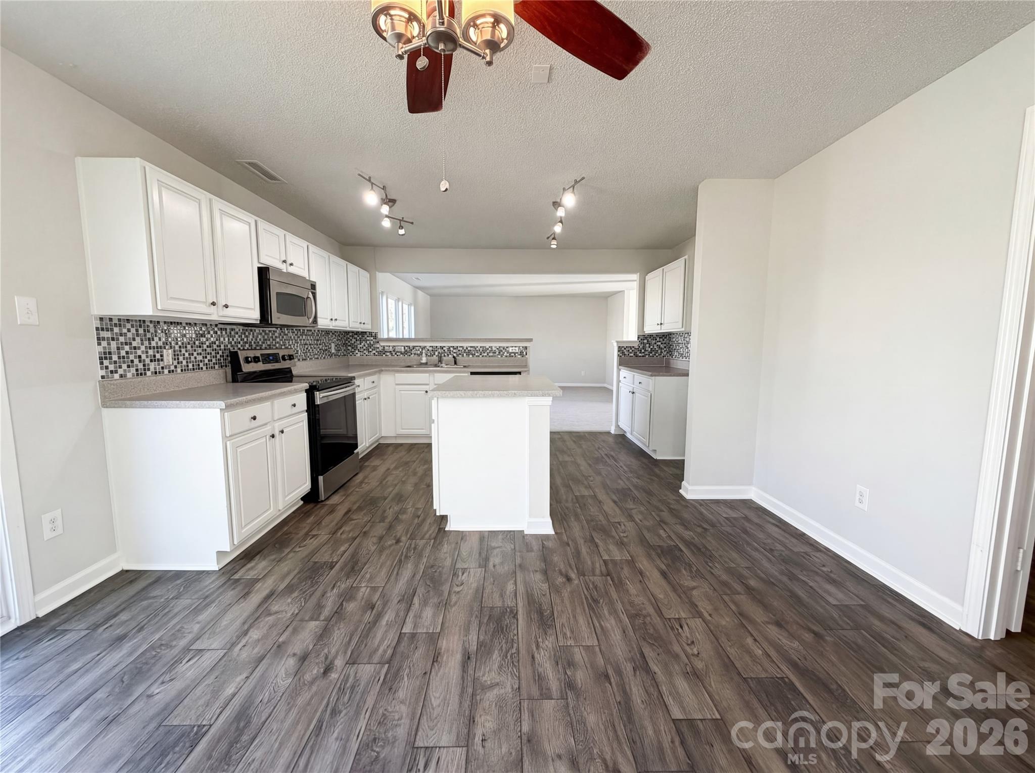 752 Ladino Lane — Clover