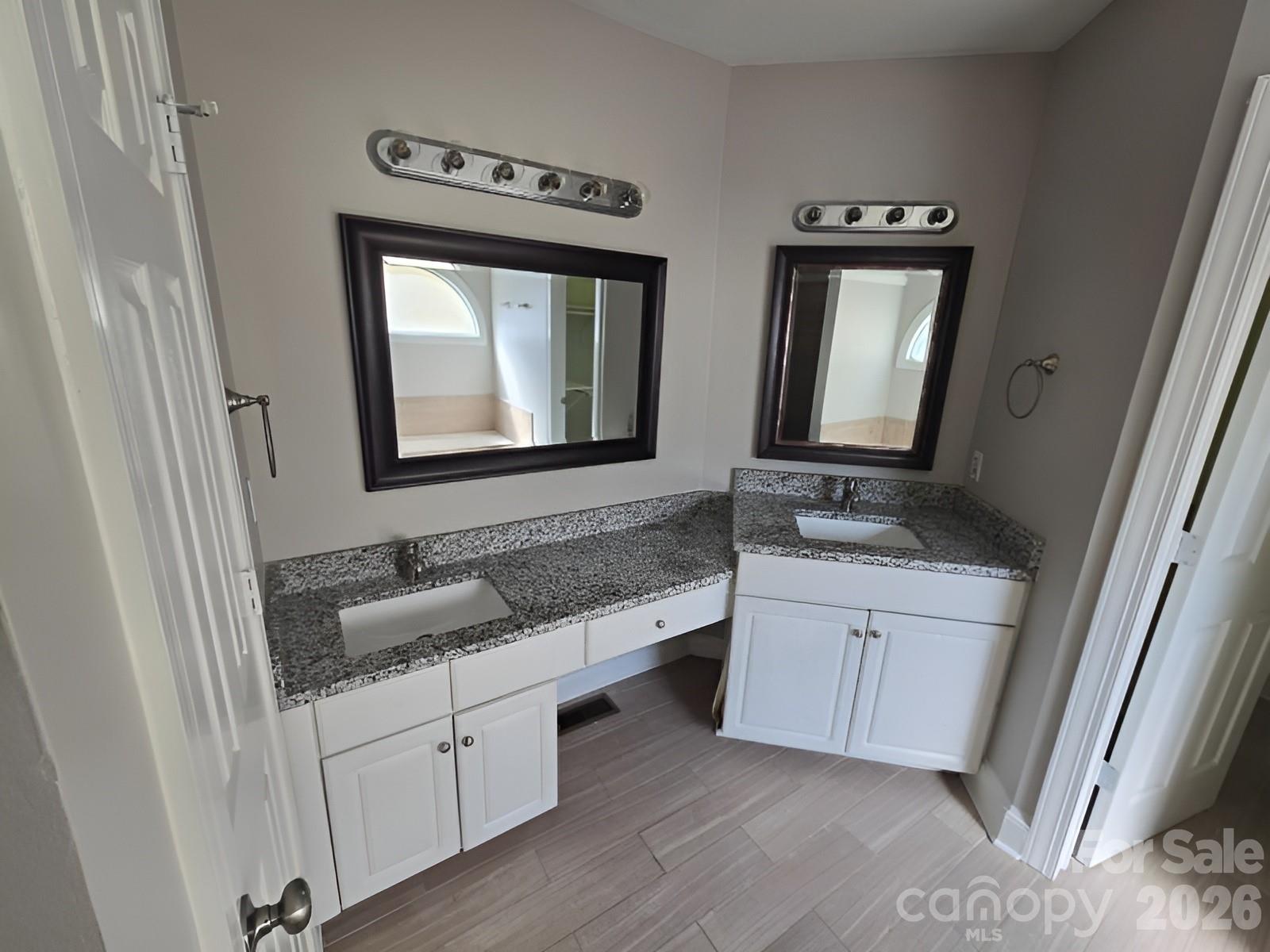 9011 Coleshire Court — Charlotte