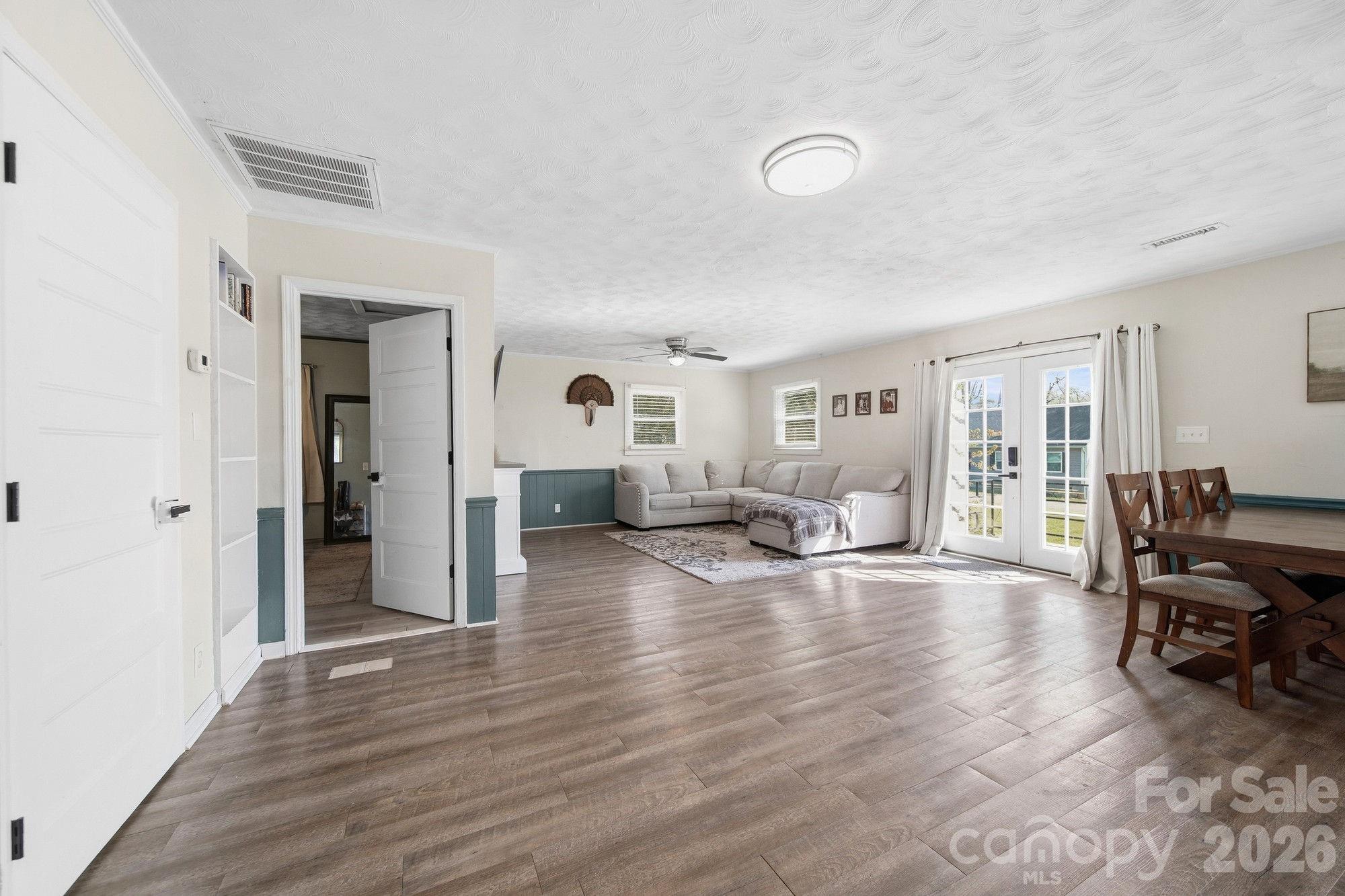 197 Vineyard Road — Norwood