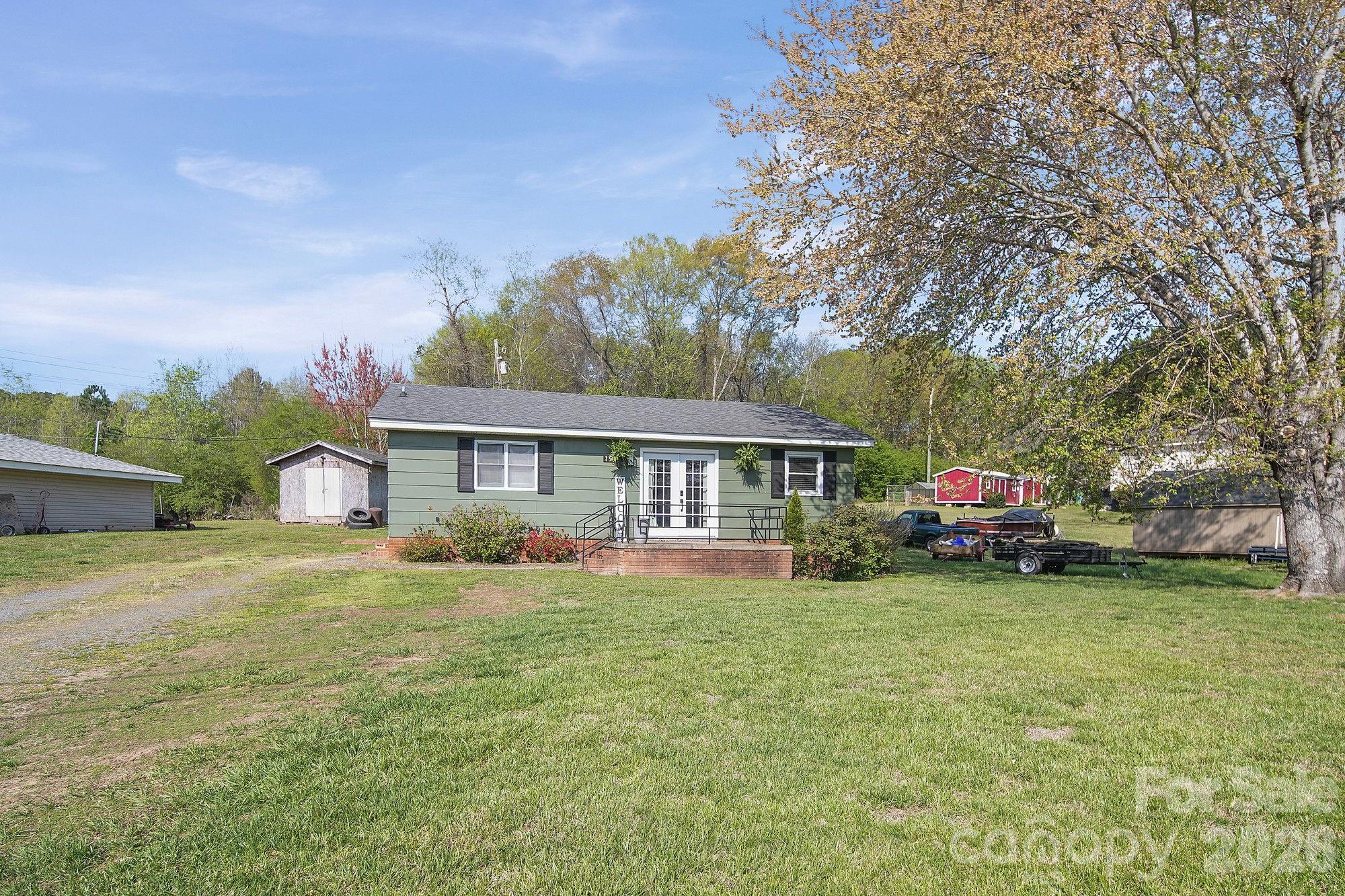 197 Vineyard Road — Norwood