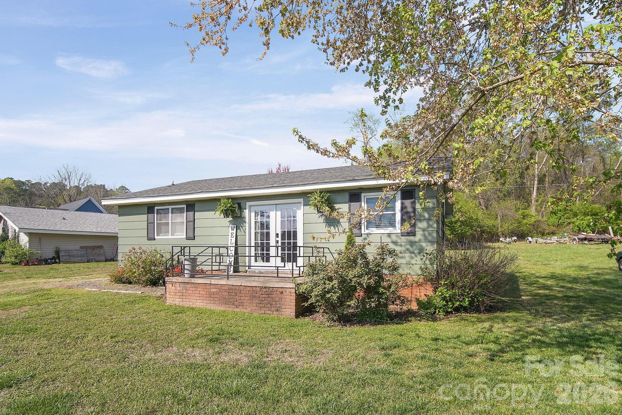 197 Vineyard Road — Norwood