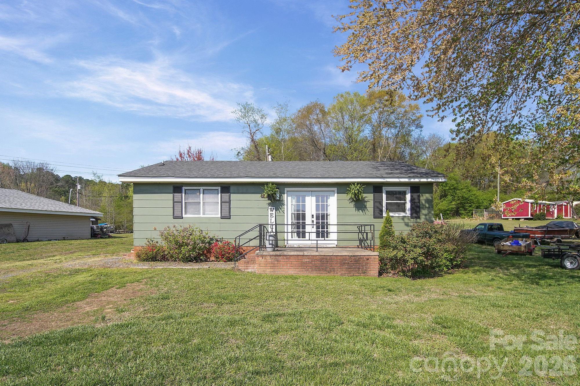 197 Vineyard Road — Norwood