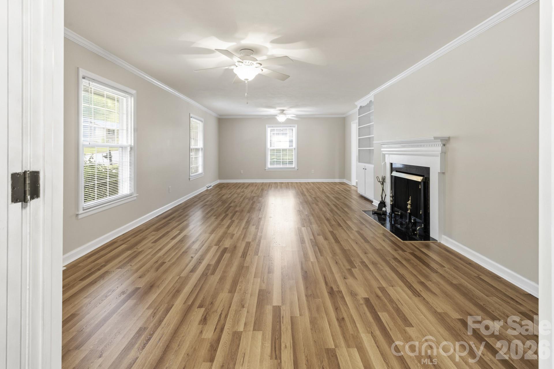 607 12th Avenue NE — Hickory