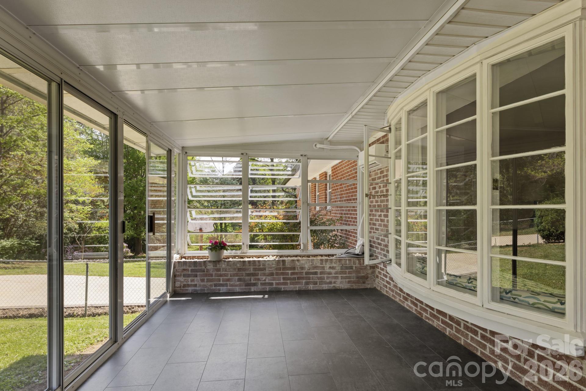 607 12th Avenue NE — Hickory