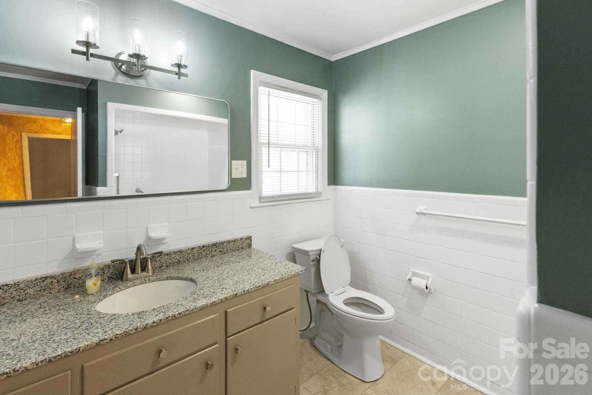 607 12th Avenue NE — Hickory