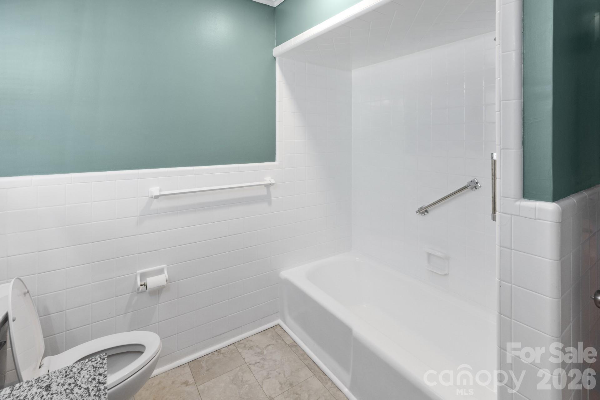 607 12th Avenue NE — Hickory