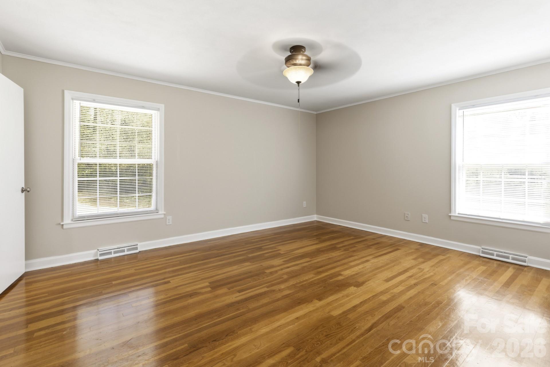 607 12th Avenue NE — Hickory