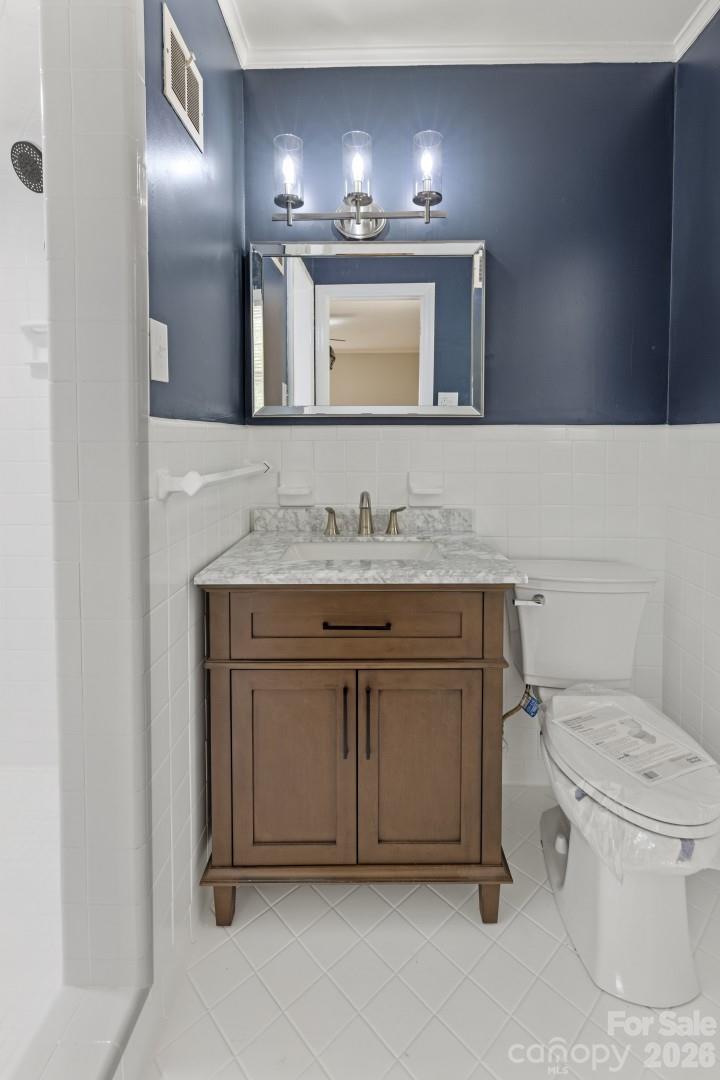 607 12th Avenue NE — Hickory