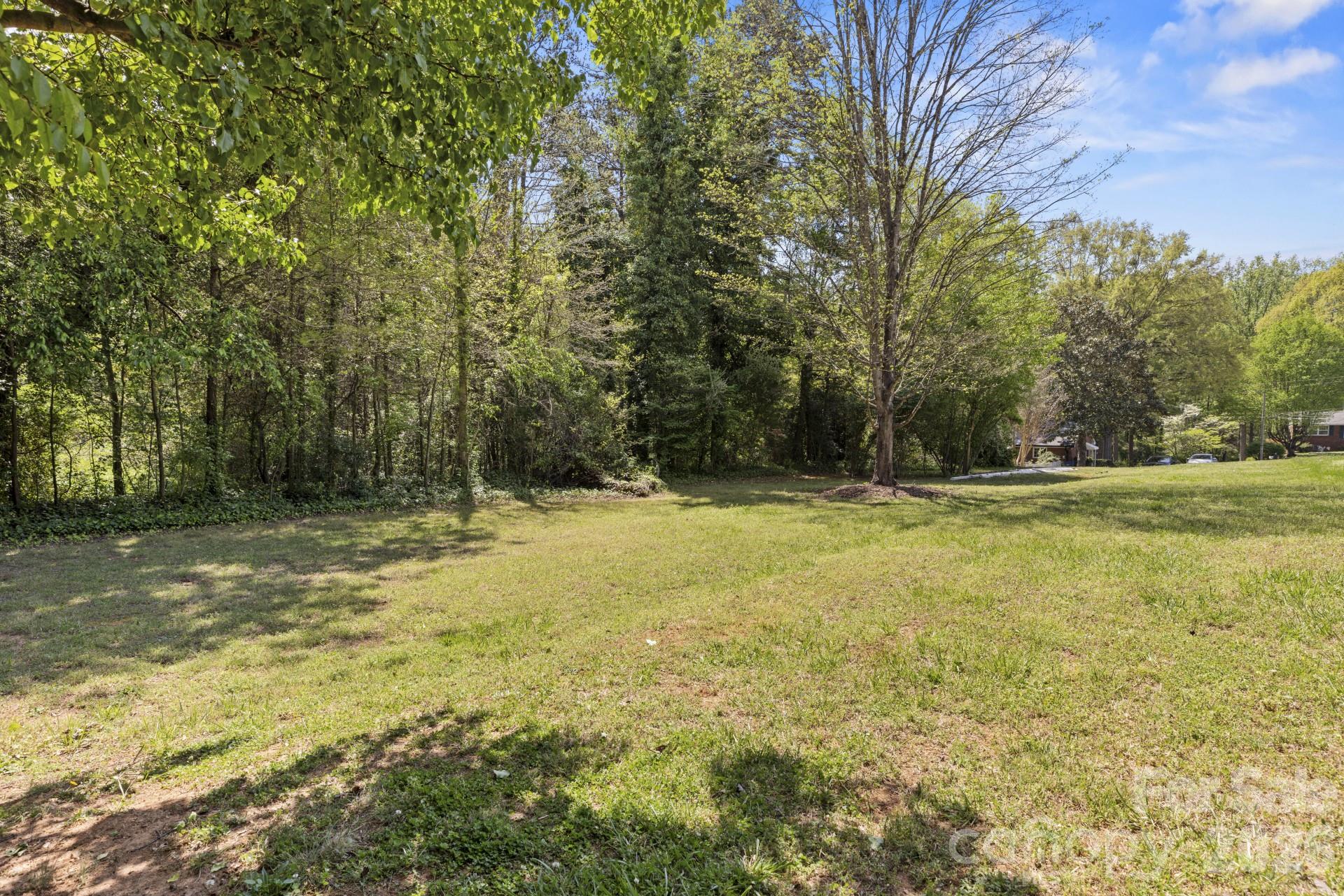 607 12th Avenue NE — Hickory