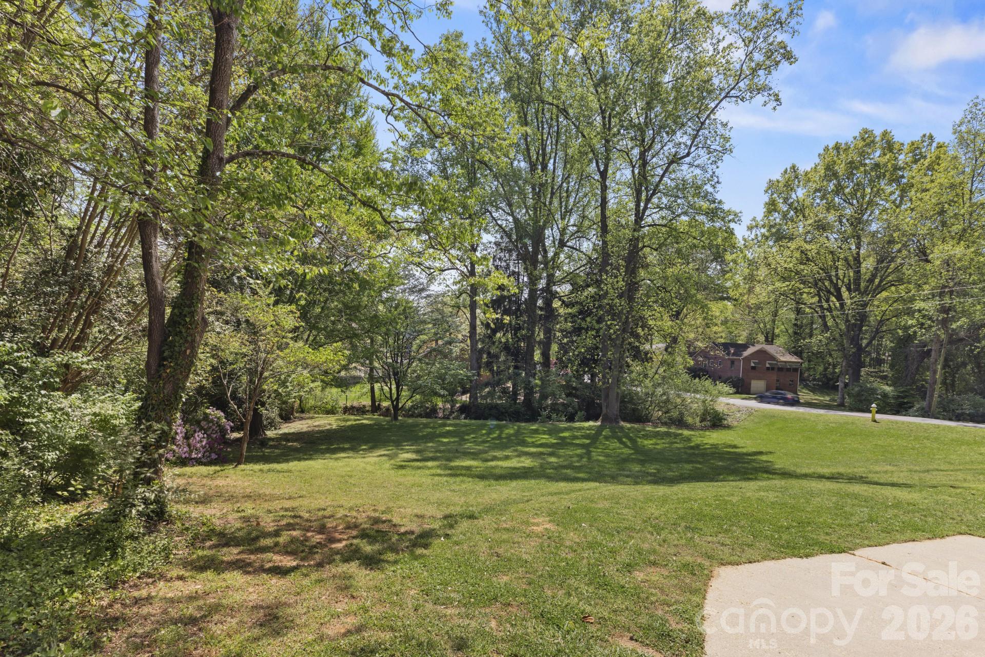 607 12th Avenue NE — Hickory