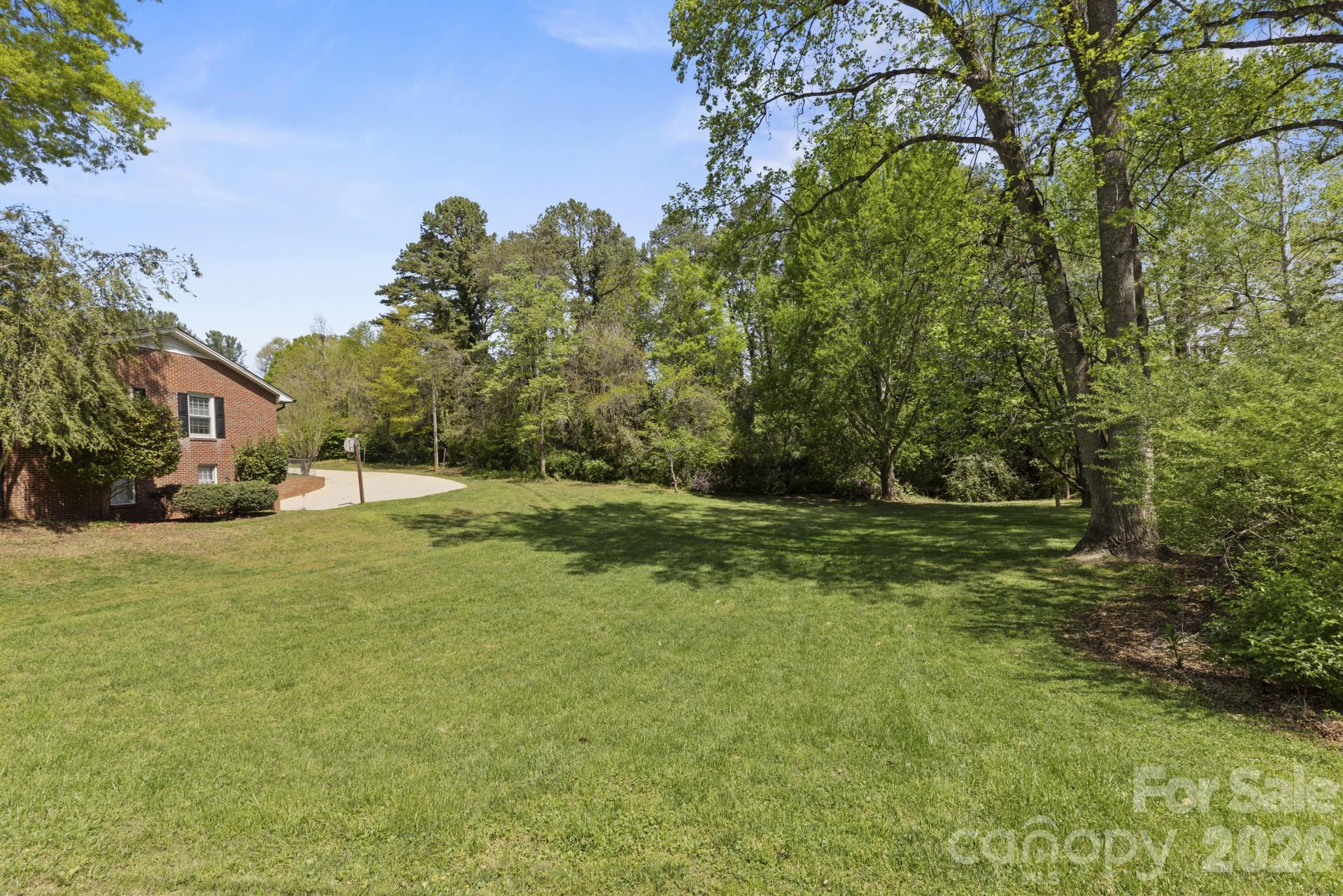 607 12th Avenue NE — Hickory