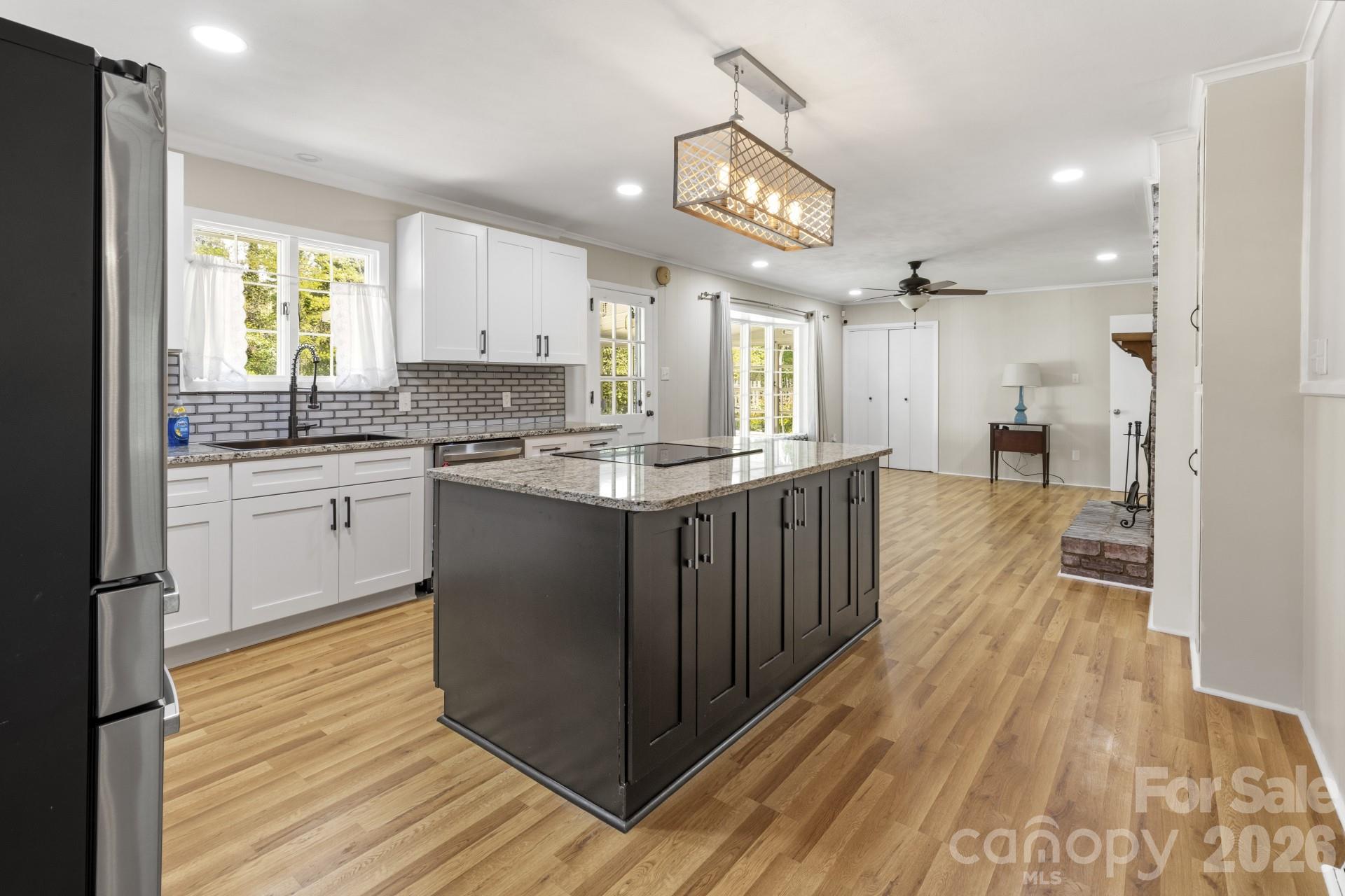 607 12th Avenue NE — Hickory