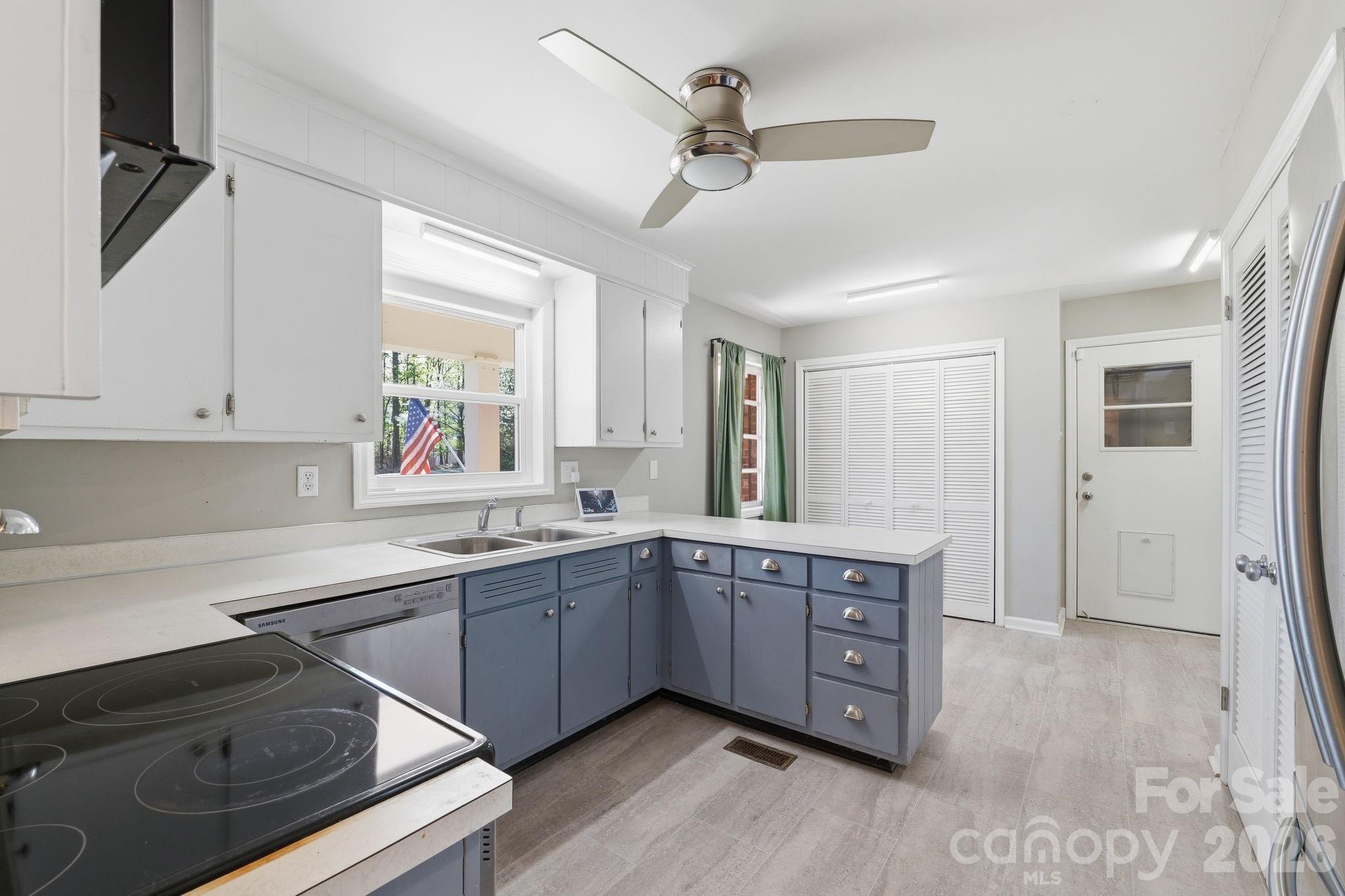 11715 Timber Ridge Road — Charlotte