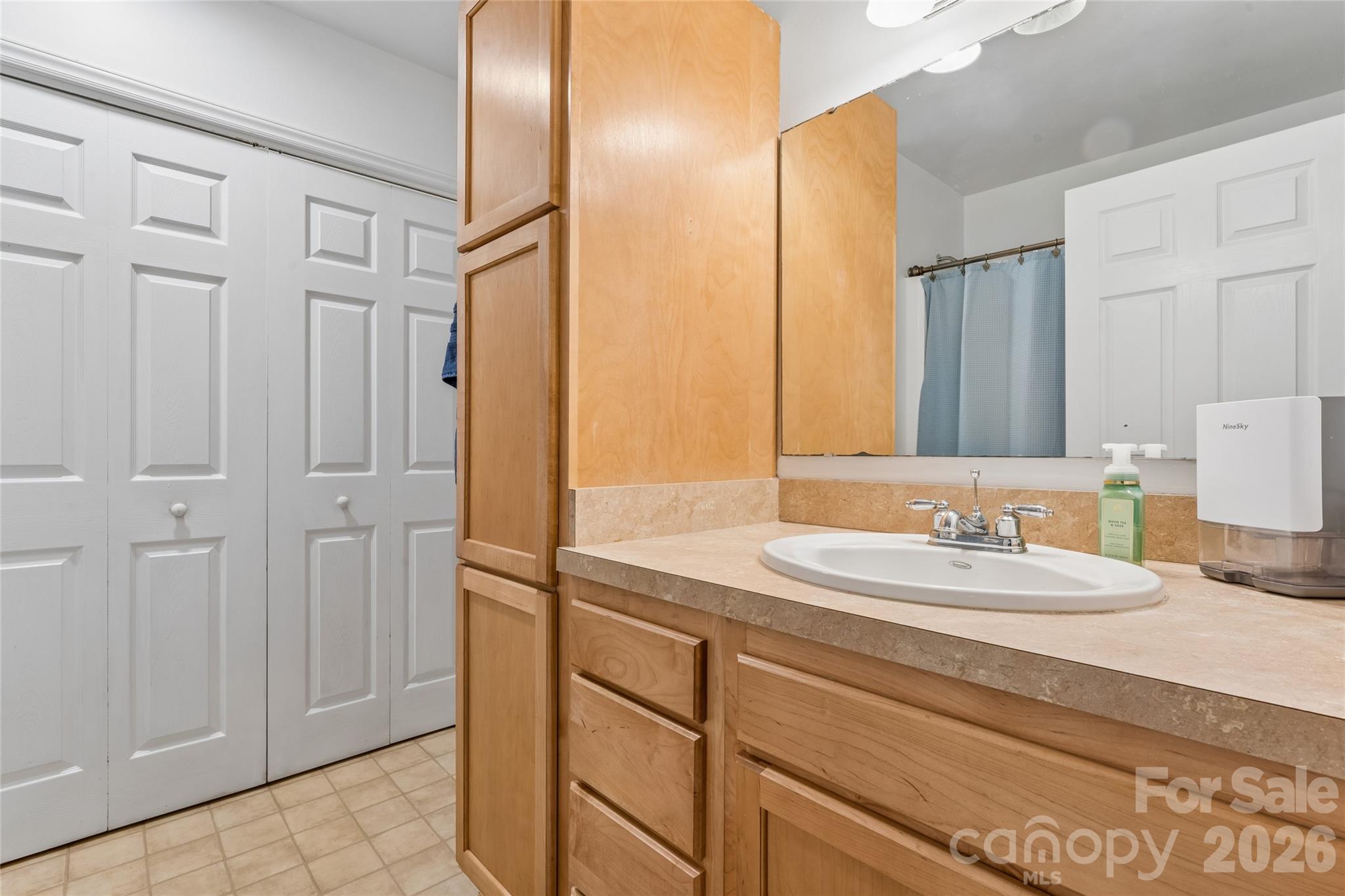 6127 Dovetail Court — Charlotte