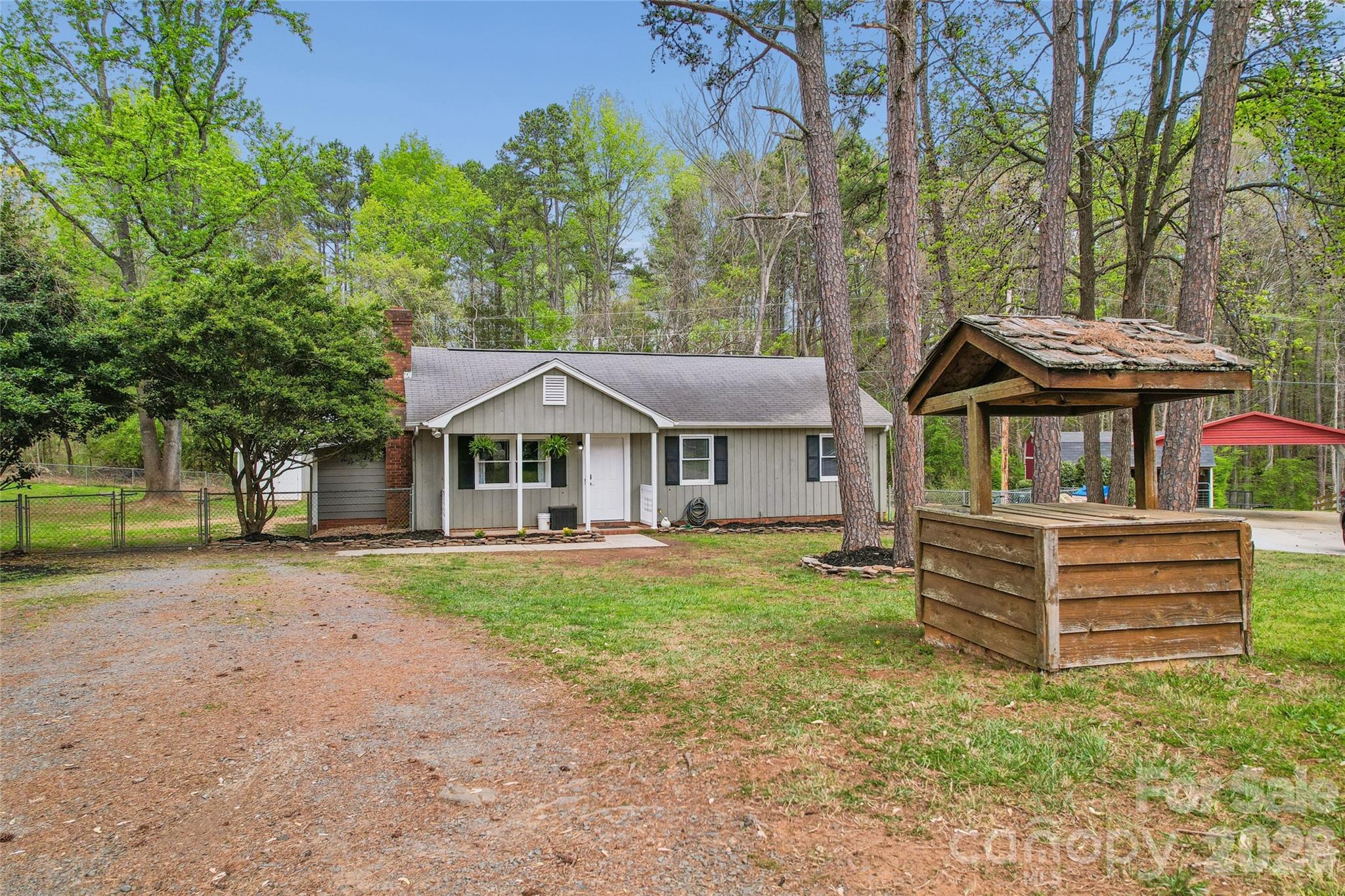 6127 Dovetail Court — Charlotte