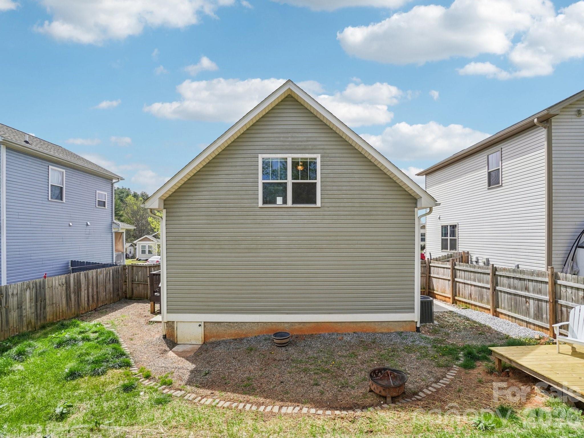 17 Yarrow Meadow Road — Weaverville