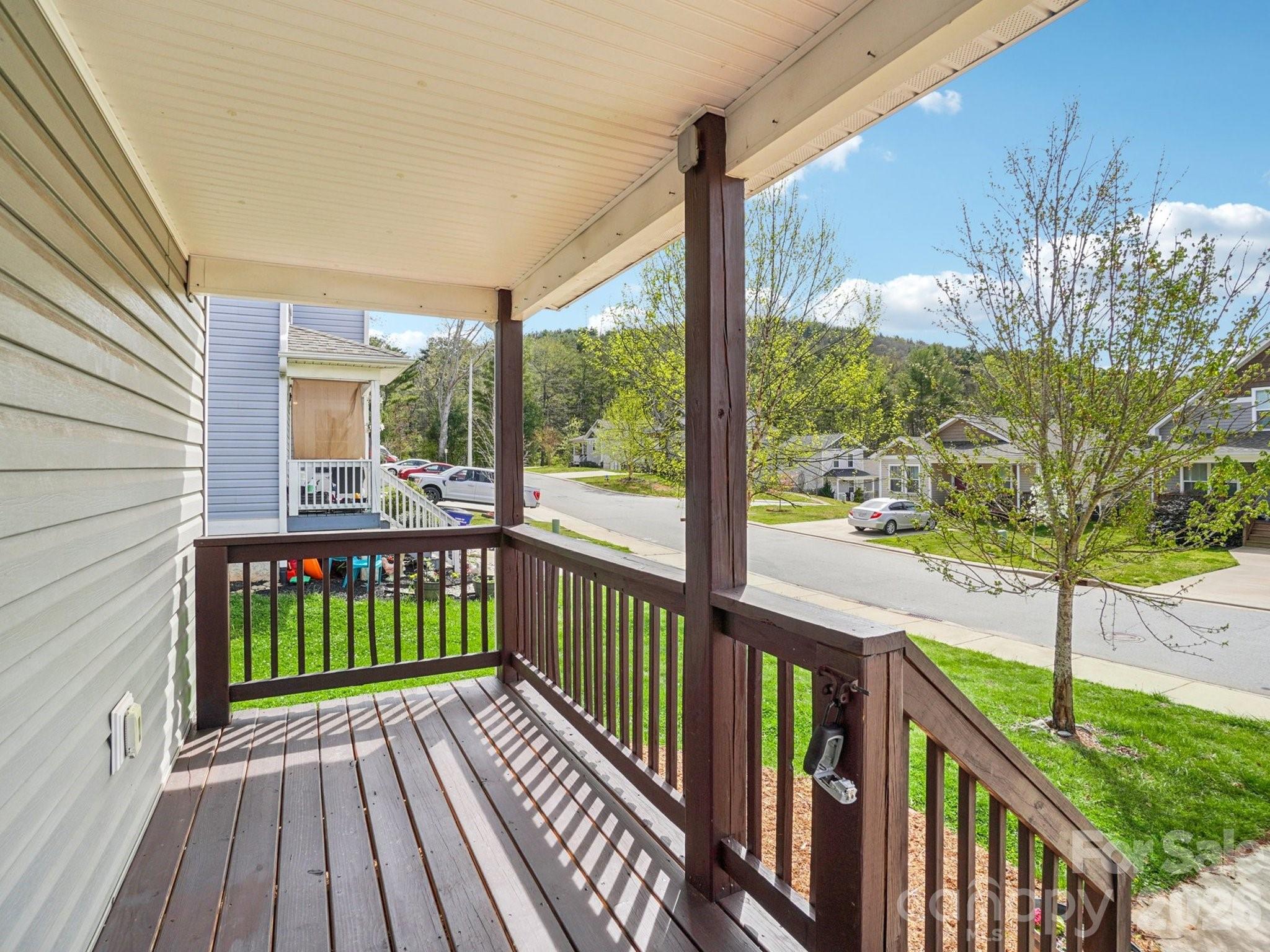17 Yarrow Meadow Road — Weaverville