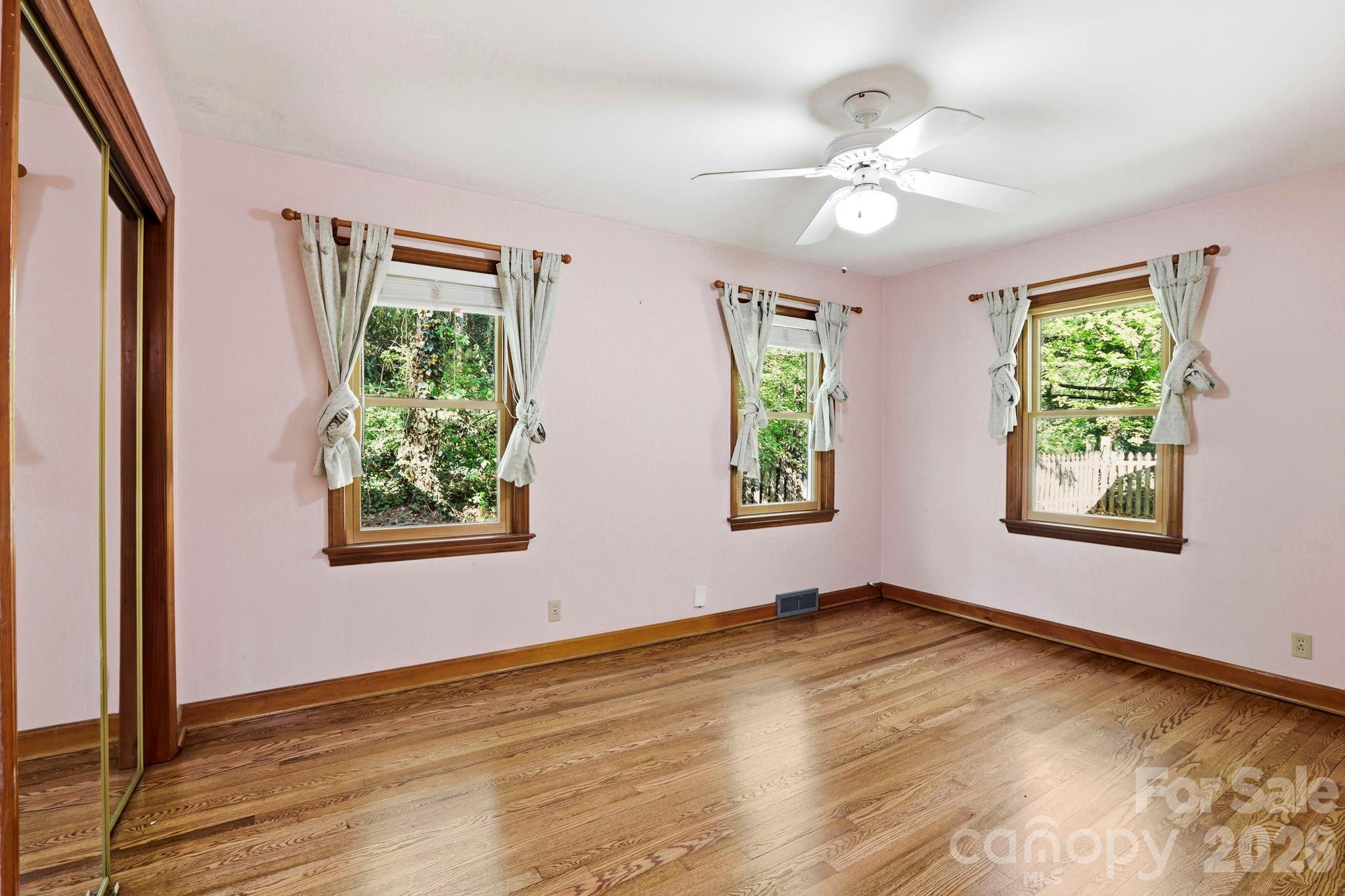 121 Wells Street — Hendersonville